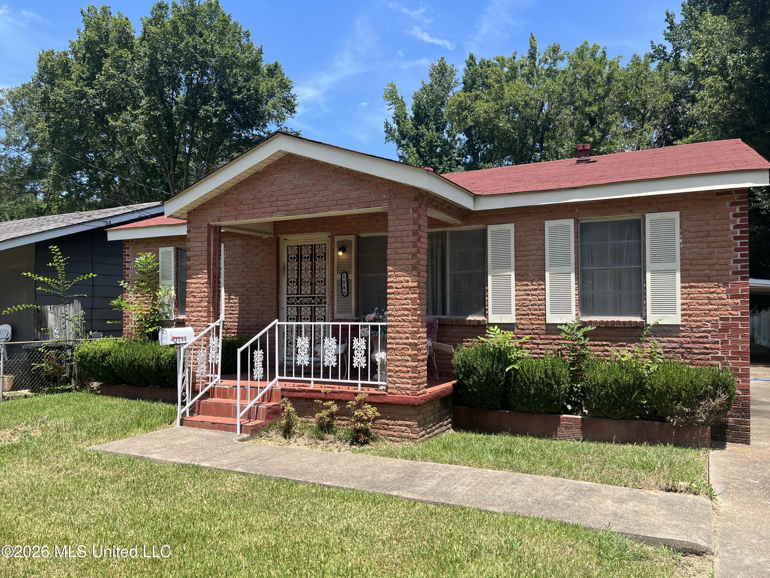 1546 Weeks Street Property Photo 4