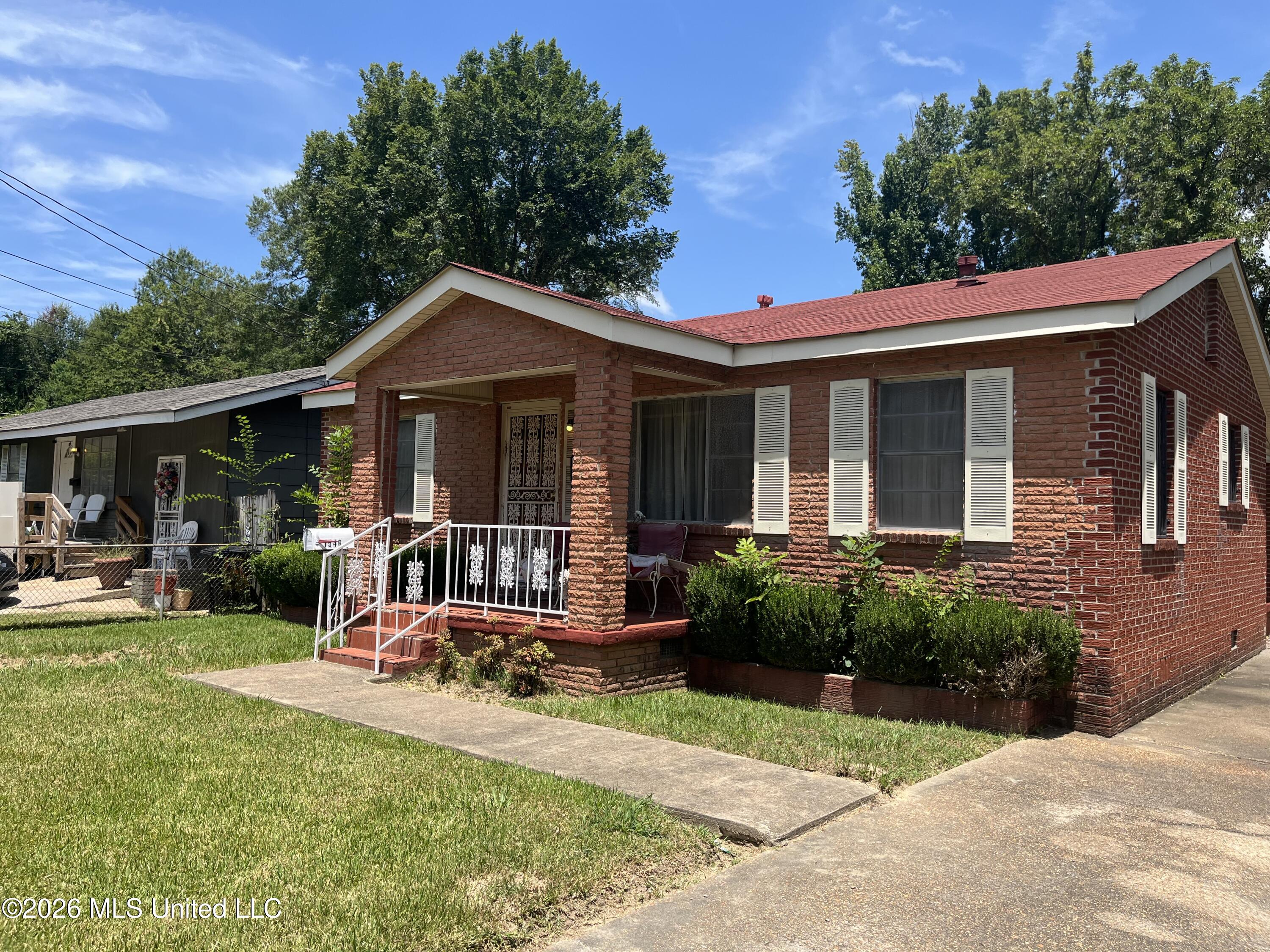 1546 Weeks Street Property Photo 5