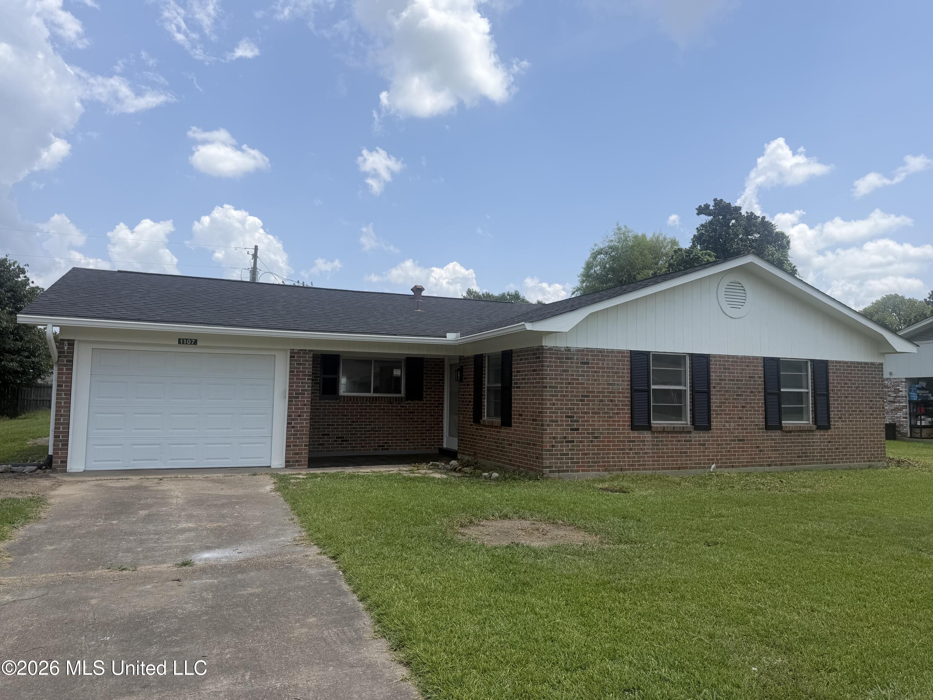 1107 Pear Street Property Photo 1