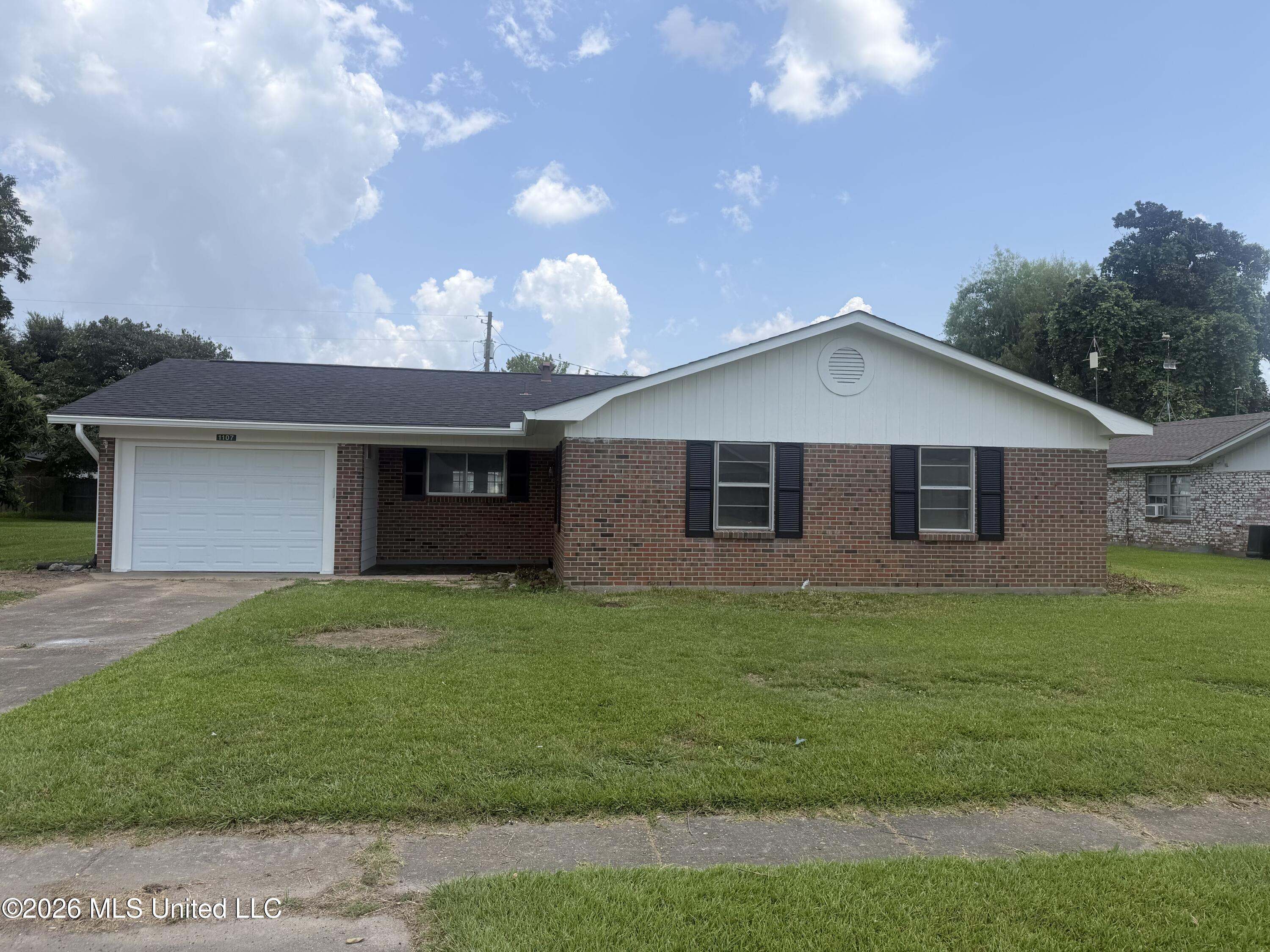 1107 Pear Street Property Photo 2