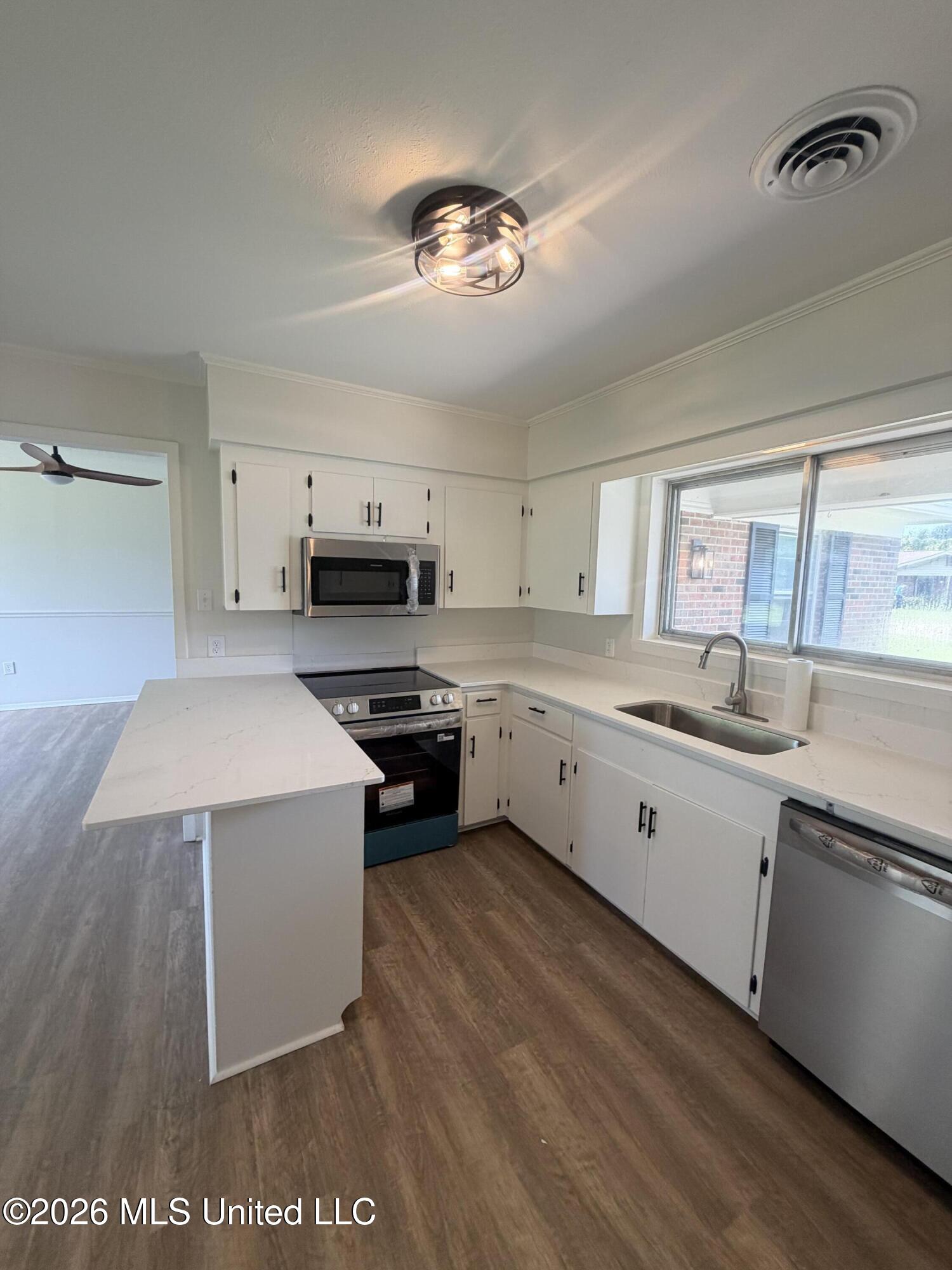 1107 Pear Street Property Photo 8