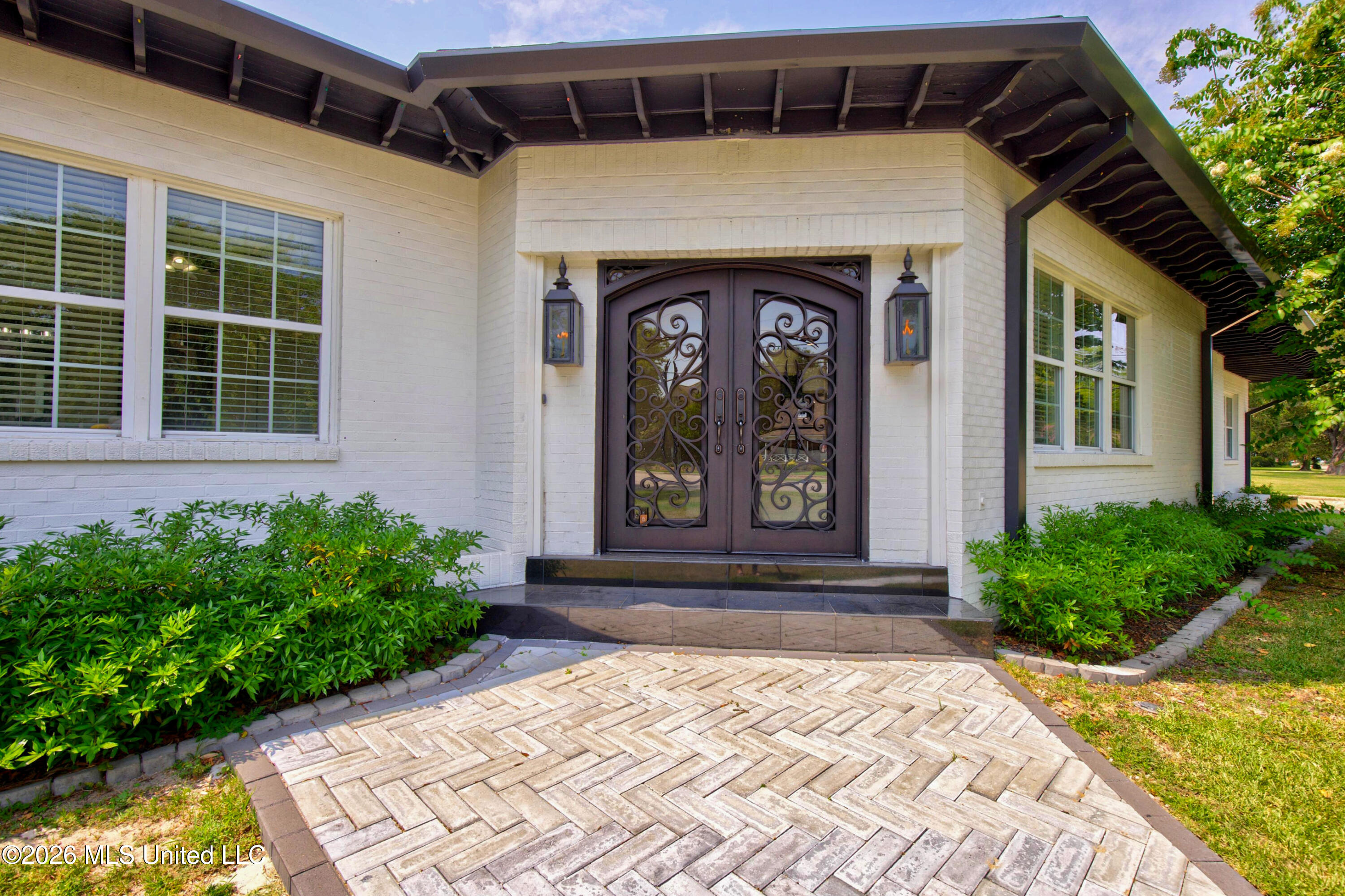 1143 2nd Street Property Photo 2