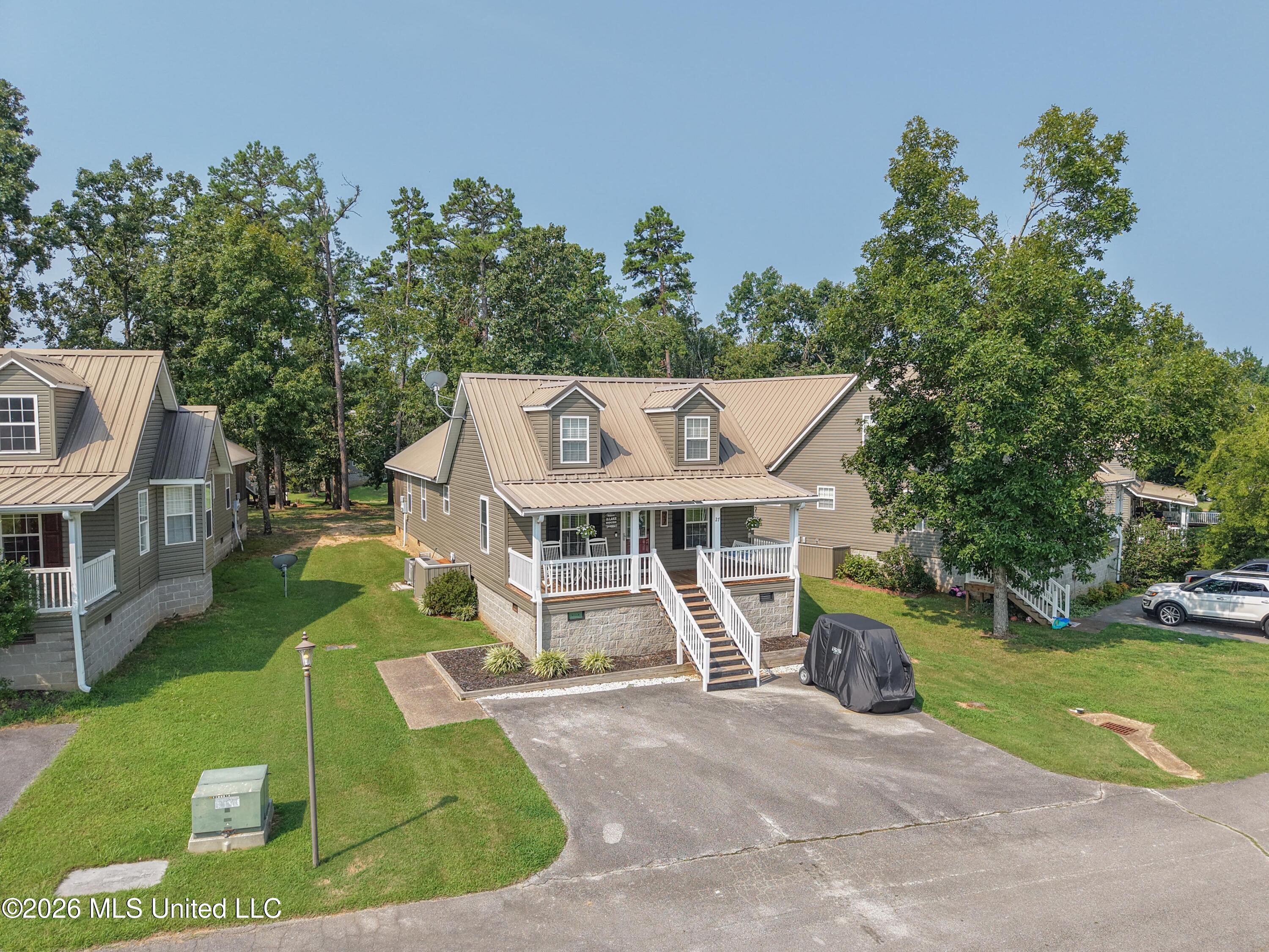 27 Pearl Parkway Property Photo 1