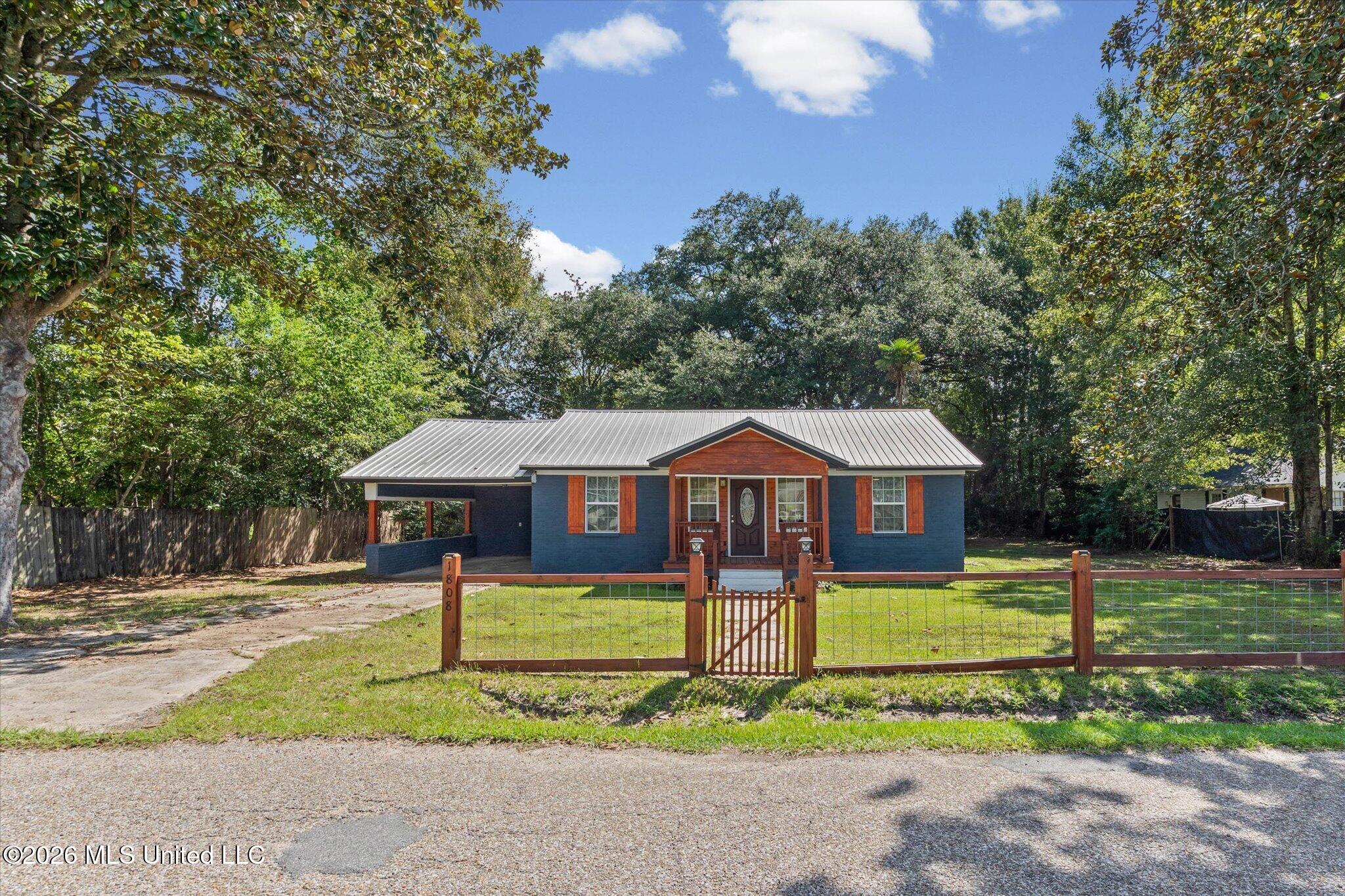 1808 Center Street Property Photo 1