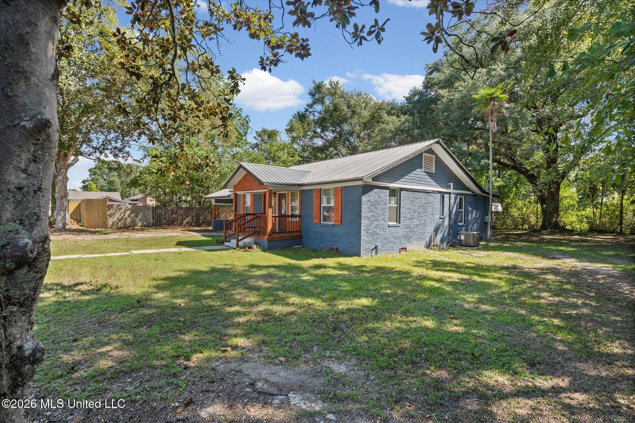 1808 Center Street Property Photo 3