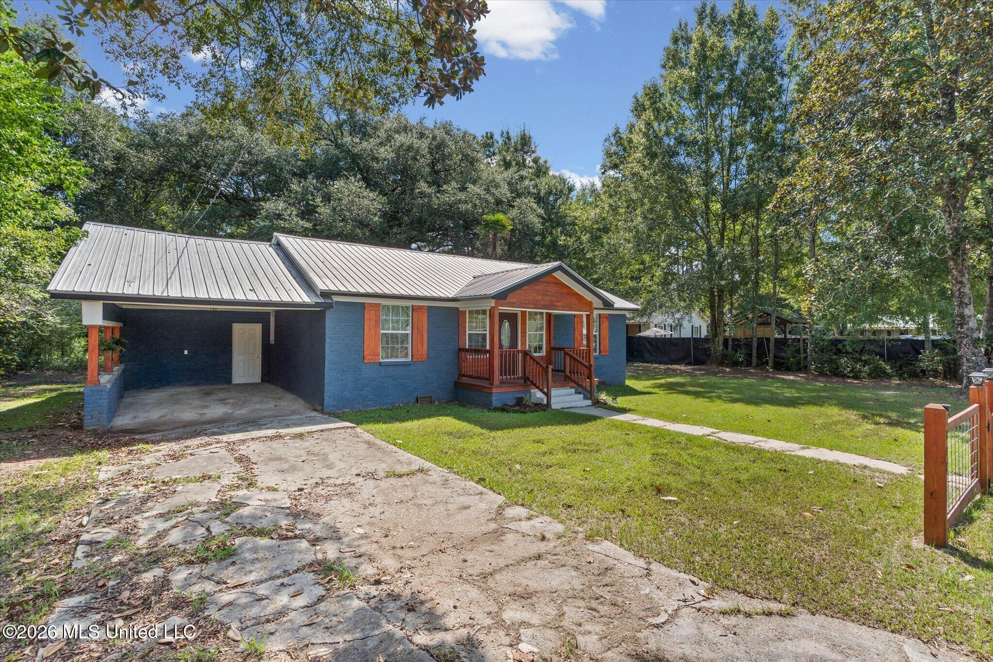 1808 Center Street Property Photo 4