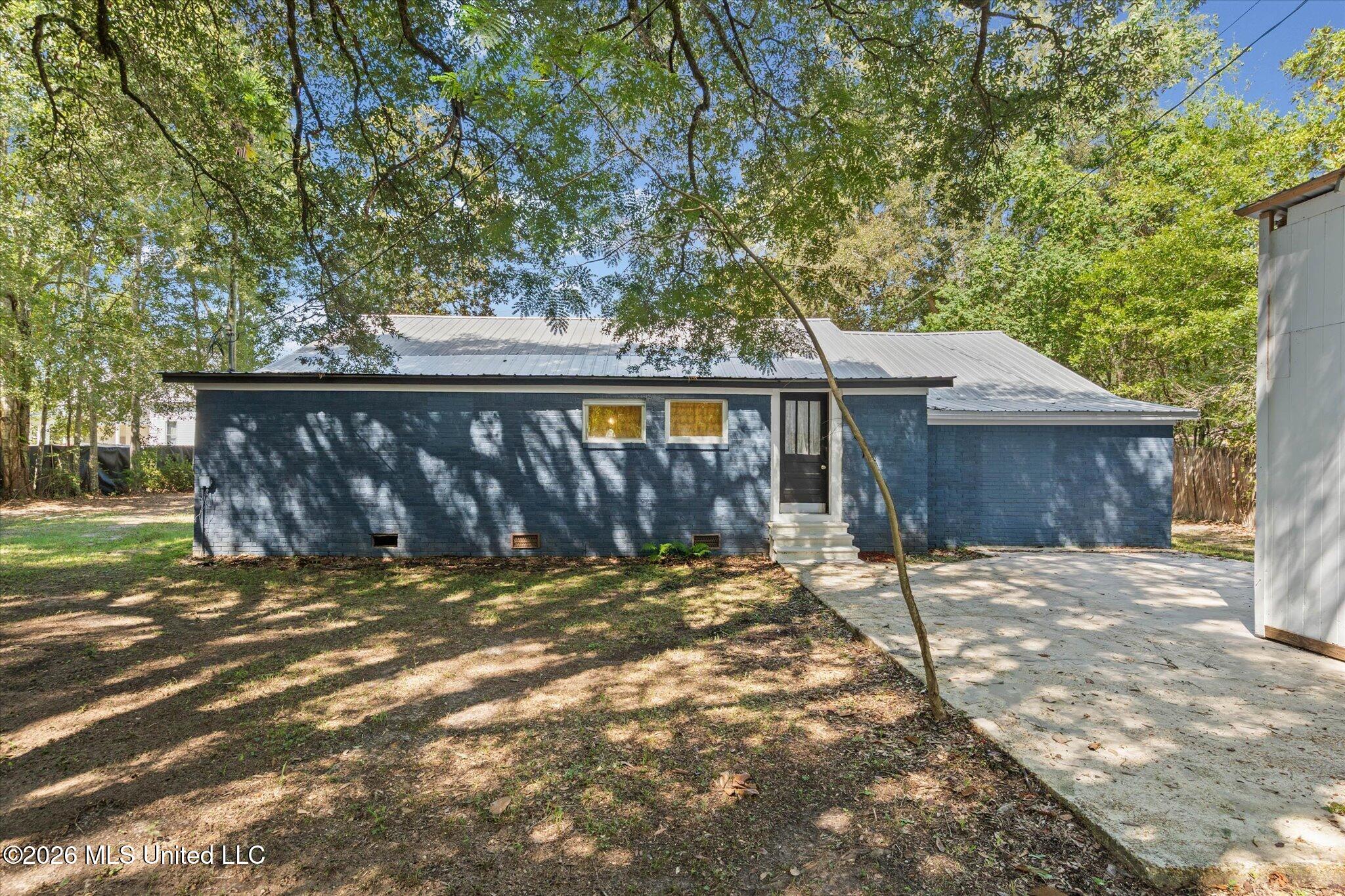 1808 Center Street Property Photo 5