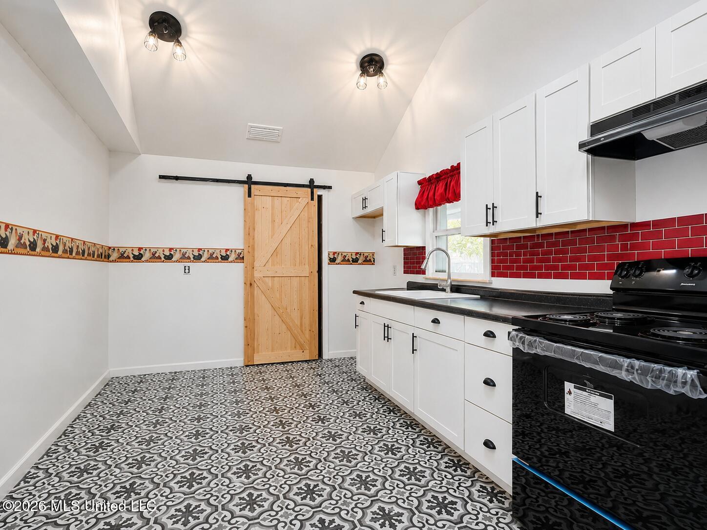 1808 Center Street Property Photo 6