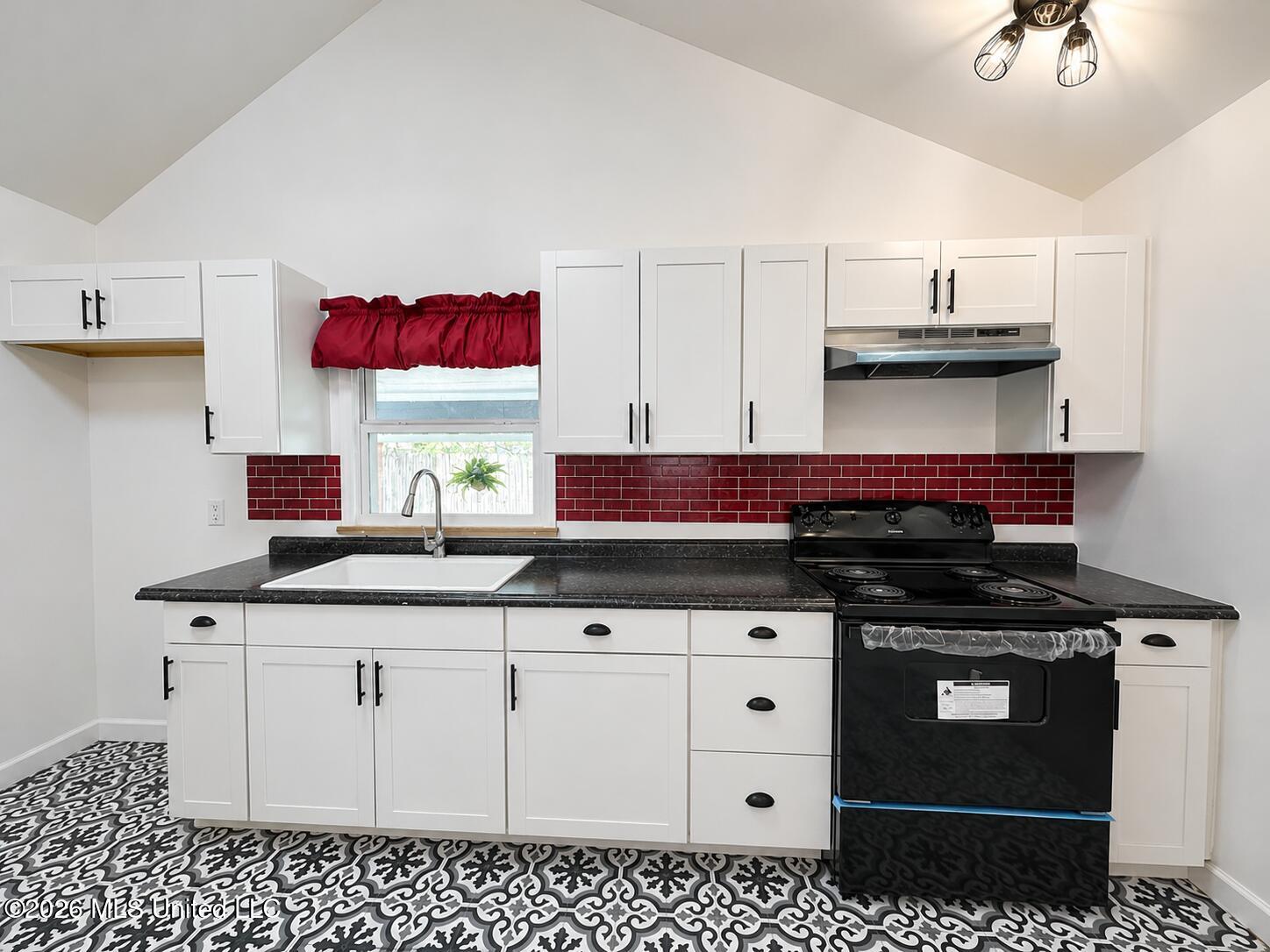 1808 Center Street Property Photo 8