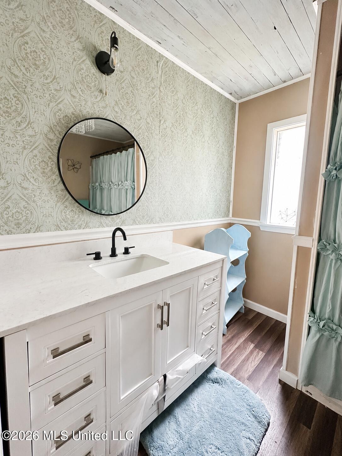 1808 Center Street Property Photo 9