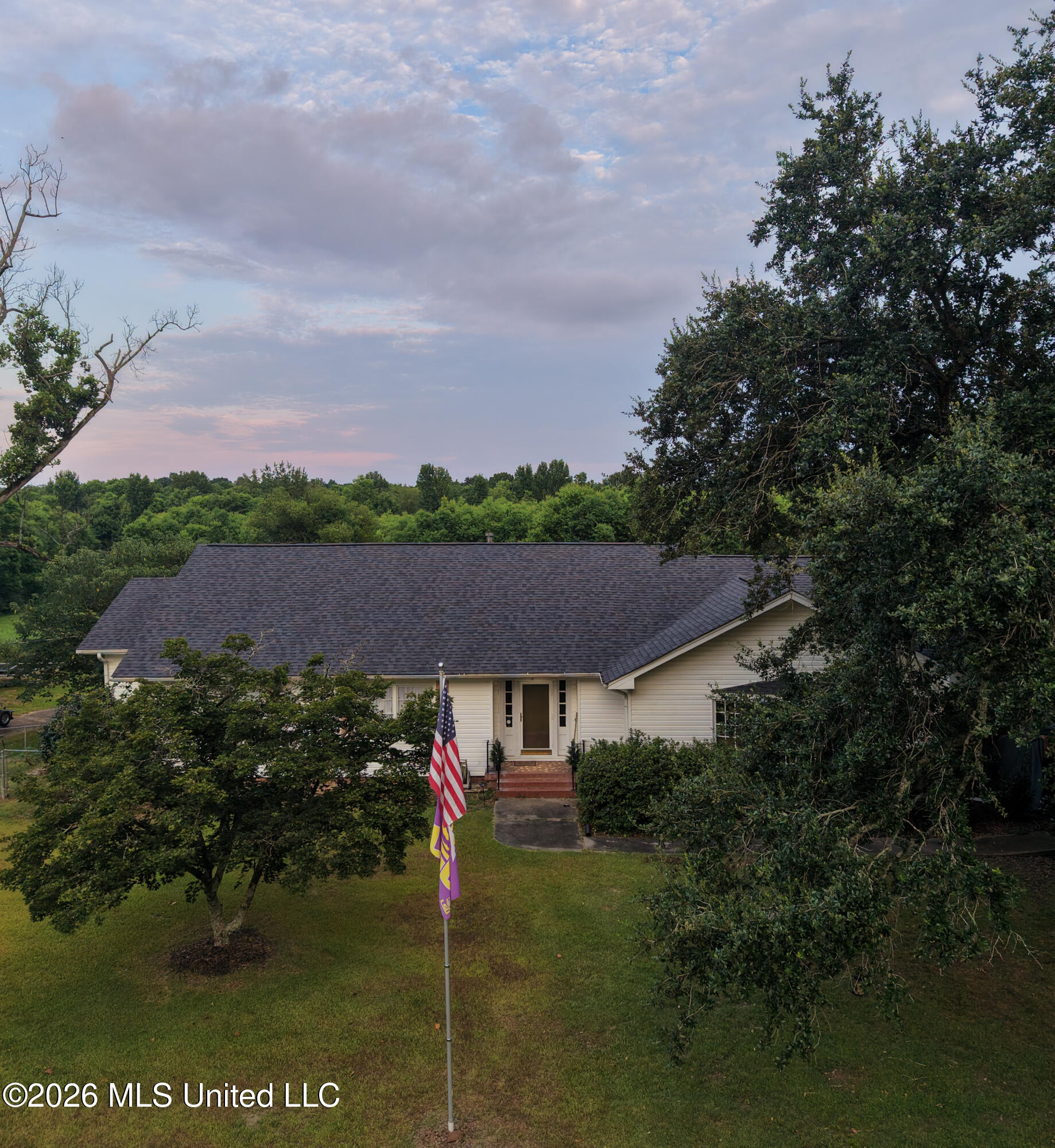 2810 Columbia Avenue Property Photo 2