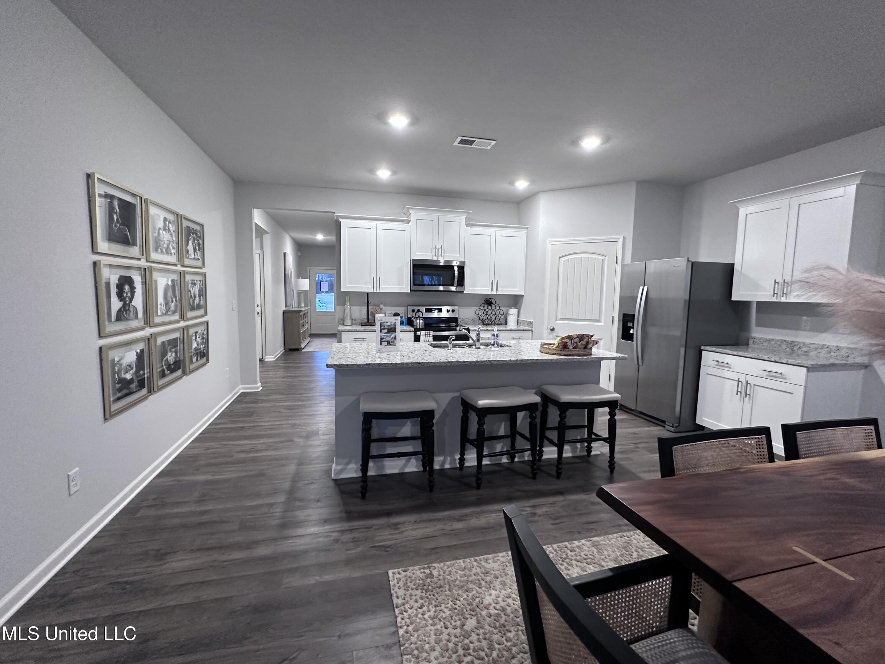 99 Pine Street Property Photo 12
