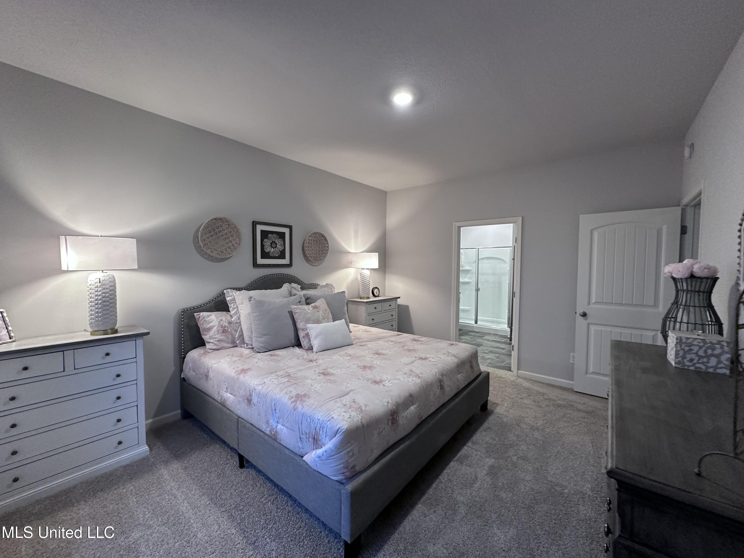 99 Pine Street Property Photo 15