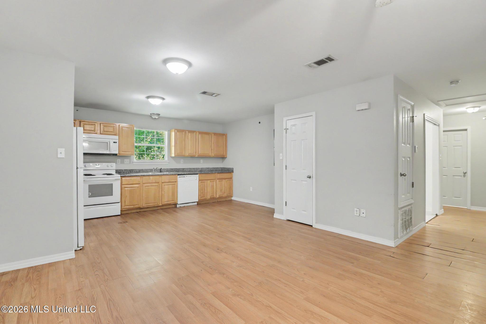 3008 50th Avenue Property Photo 5