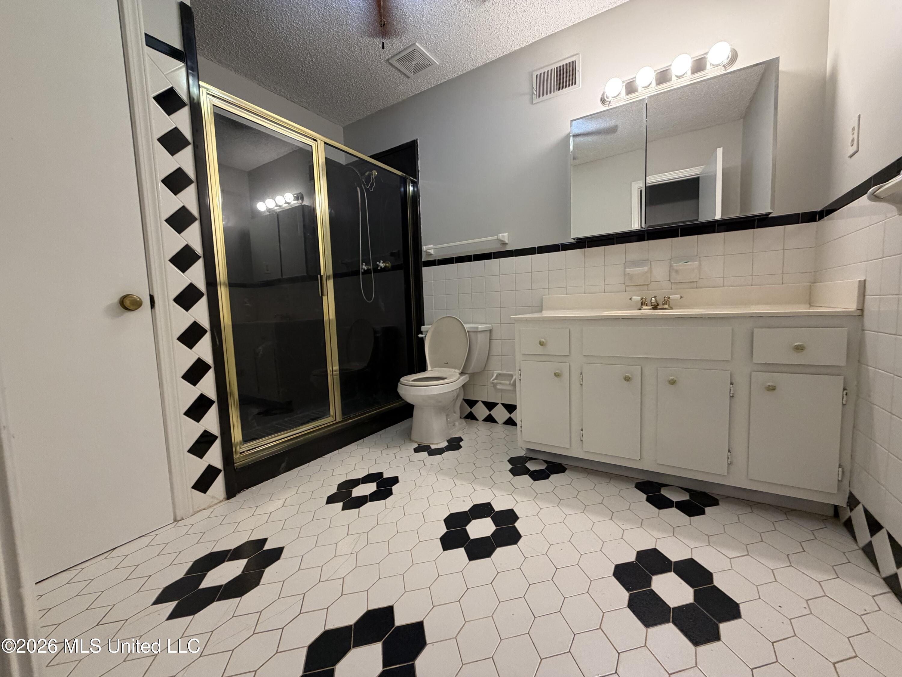 8861 Jones Road Property Photo 11