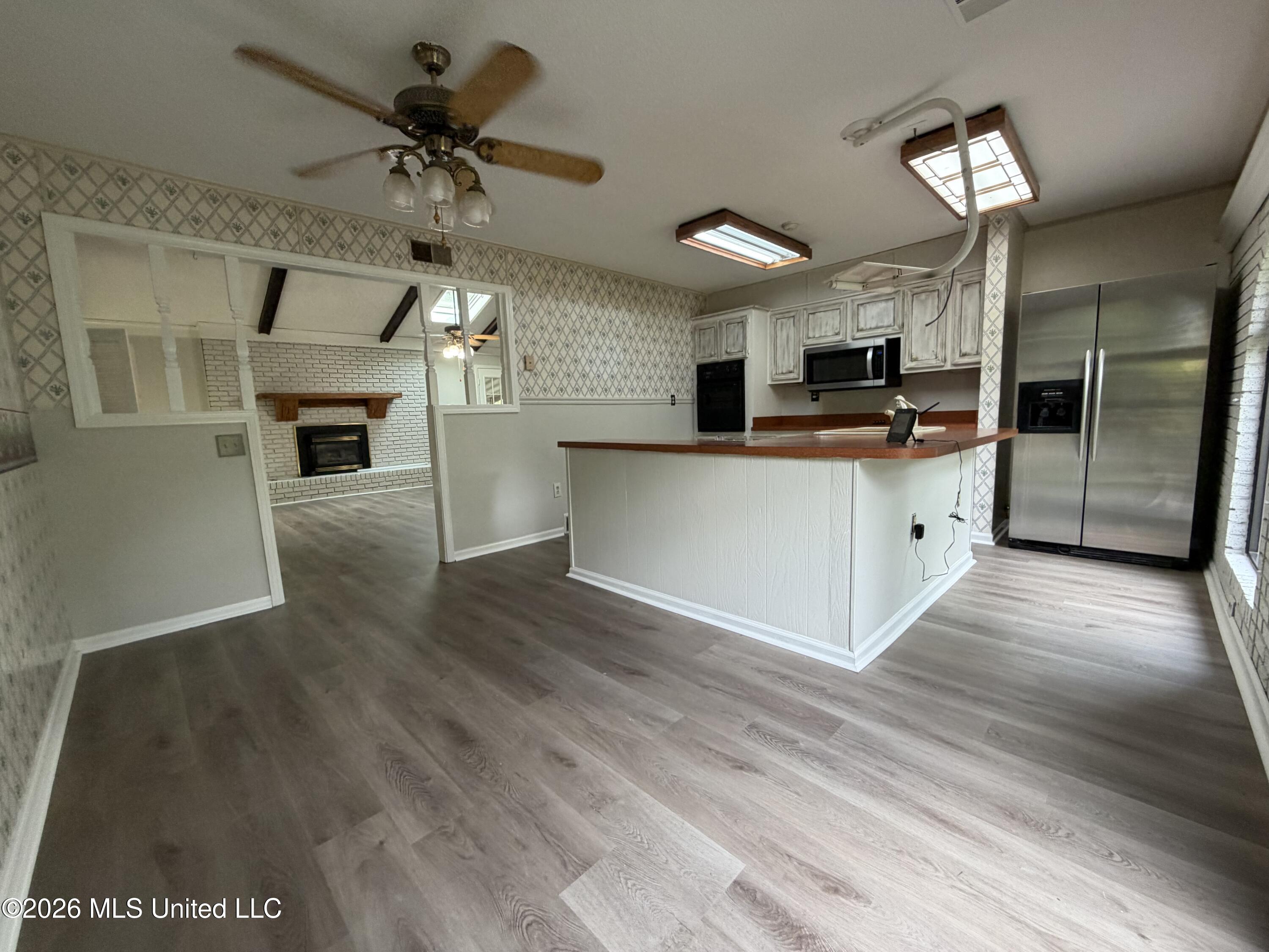 8861 Jones Road Property Photo 12