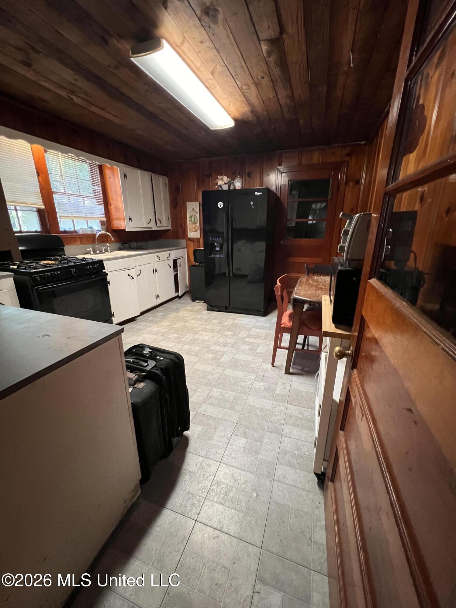 520 N Church Street Property Photo 6