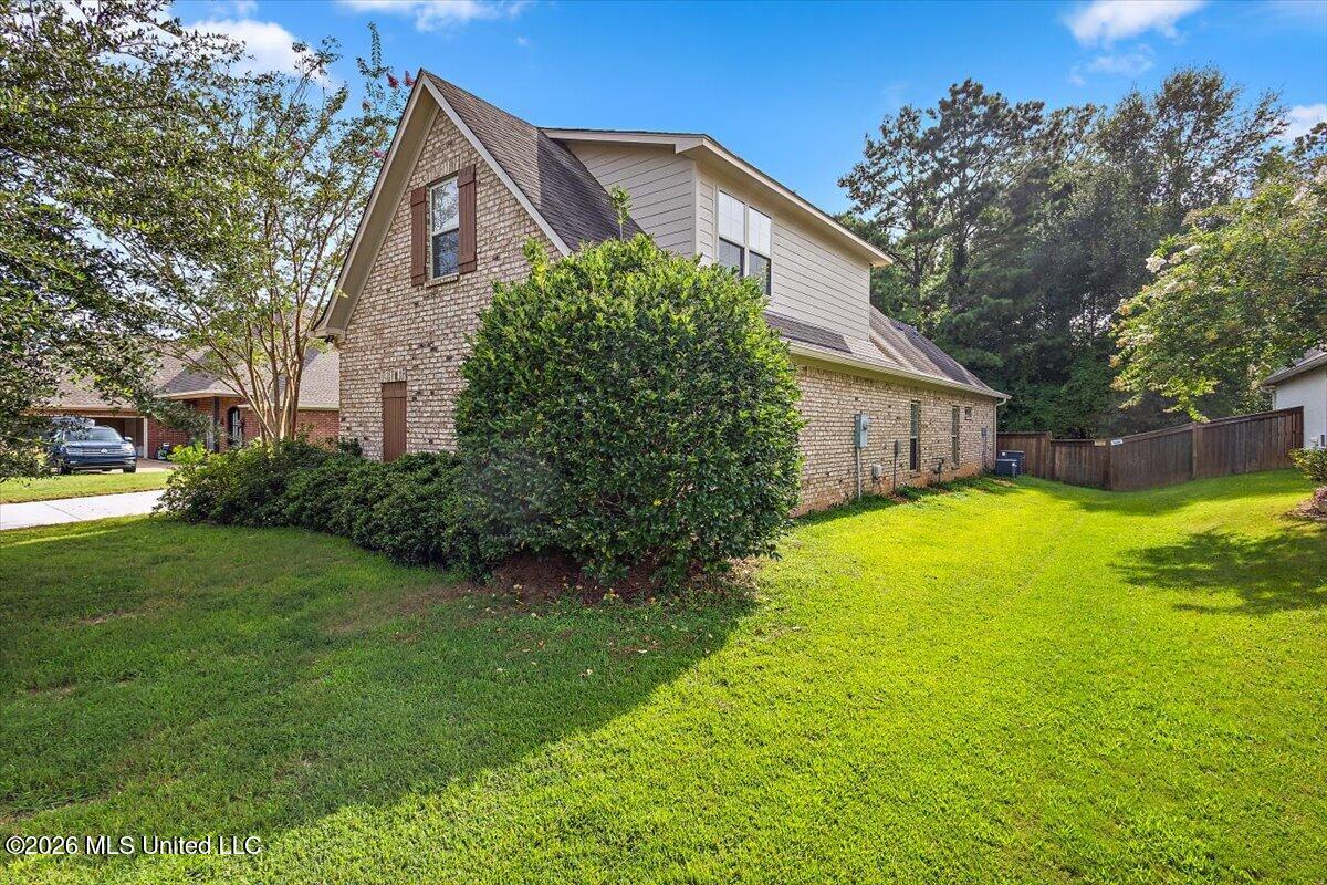 131 Caledonian Boulevard Property Photo 2