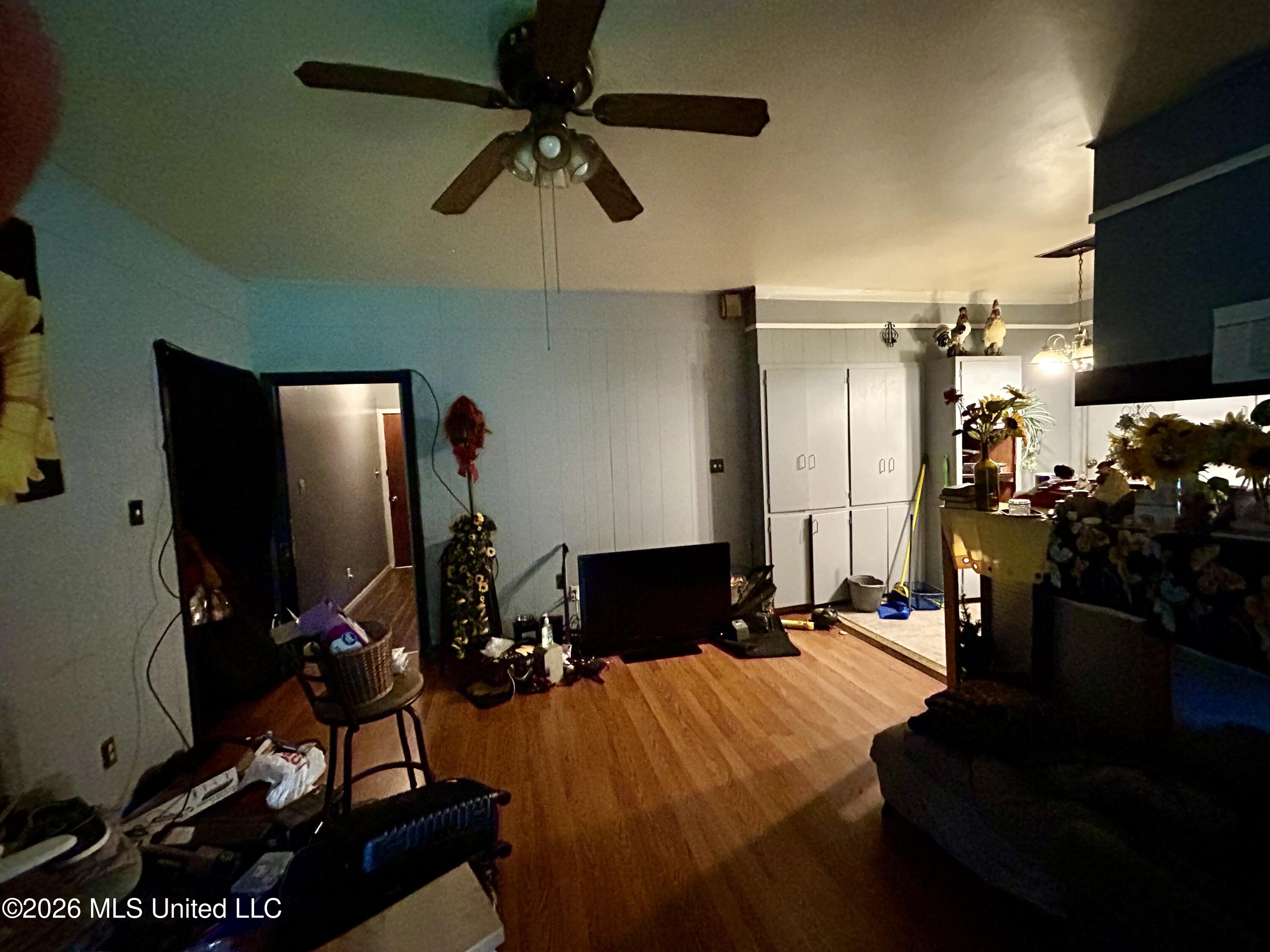 915 White Street Property Photo 6