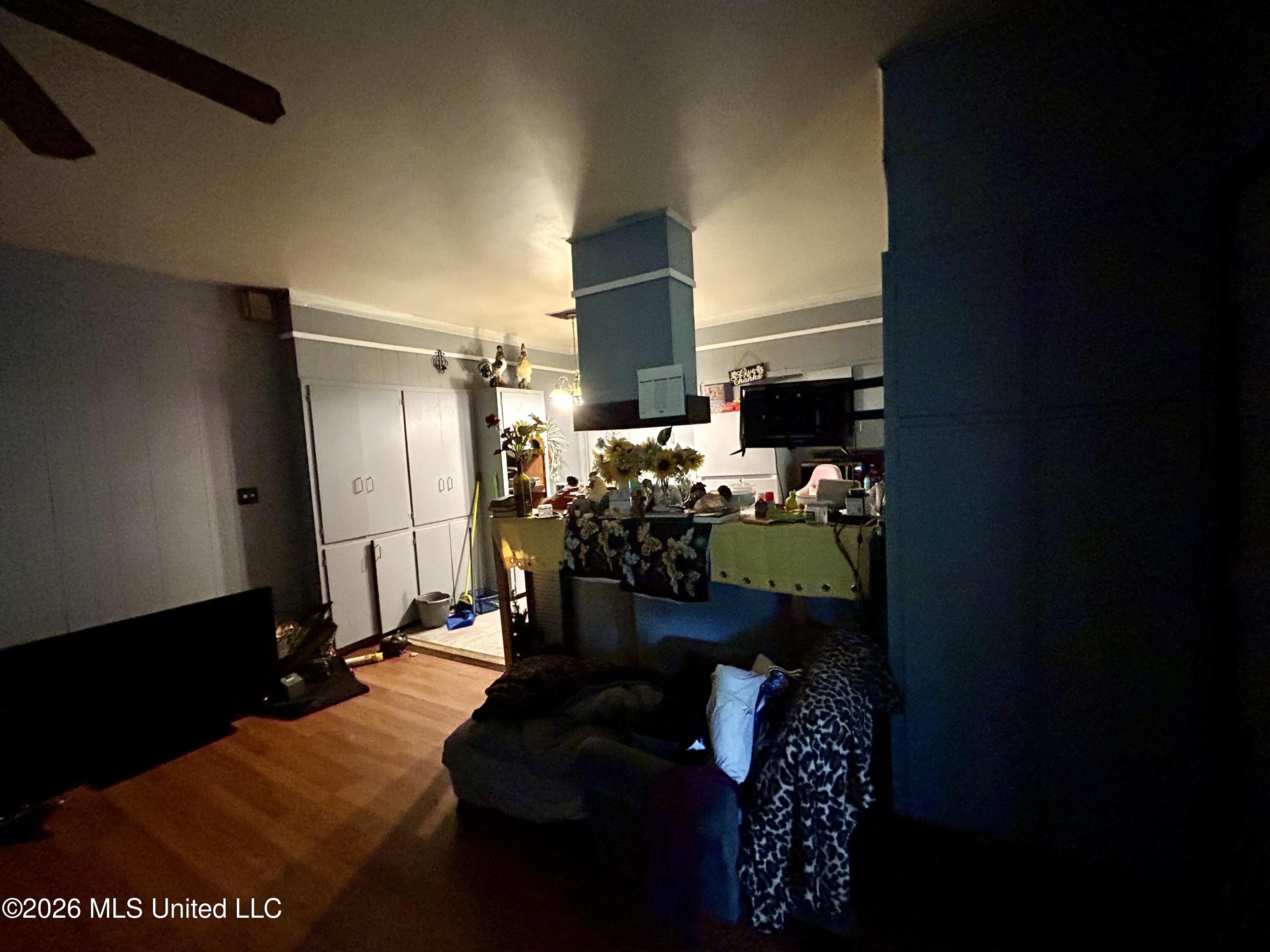 915 White Street Property Photo 7