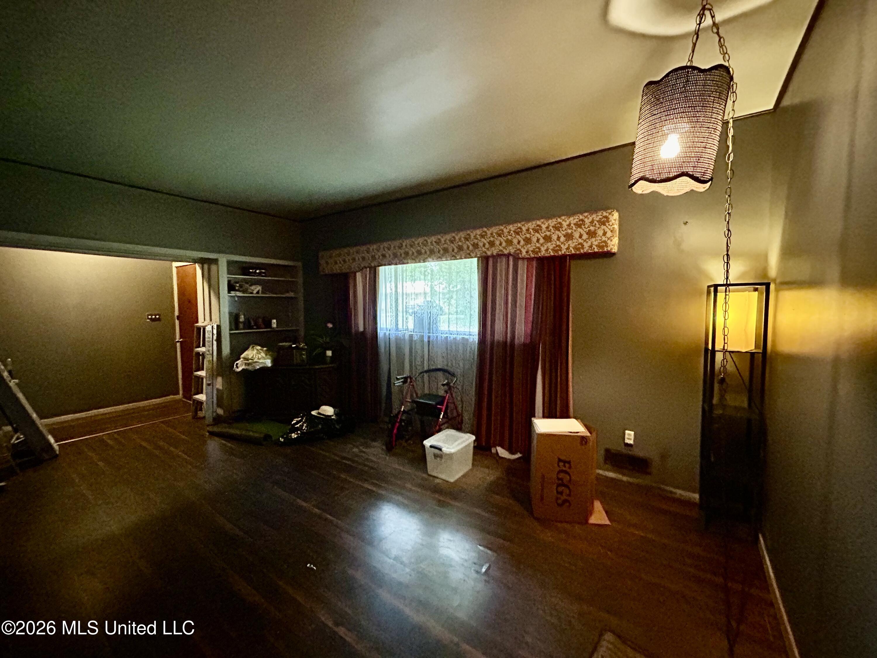 915 White Street Property Photo 8
