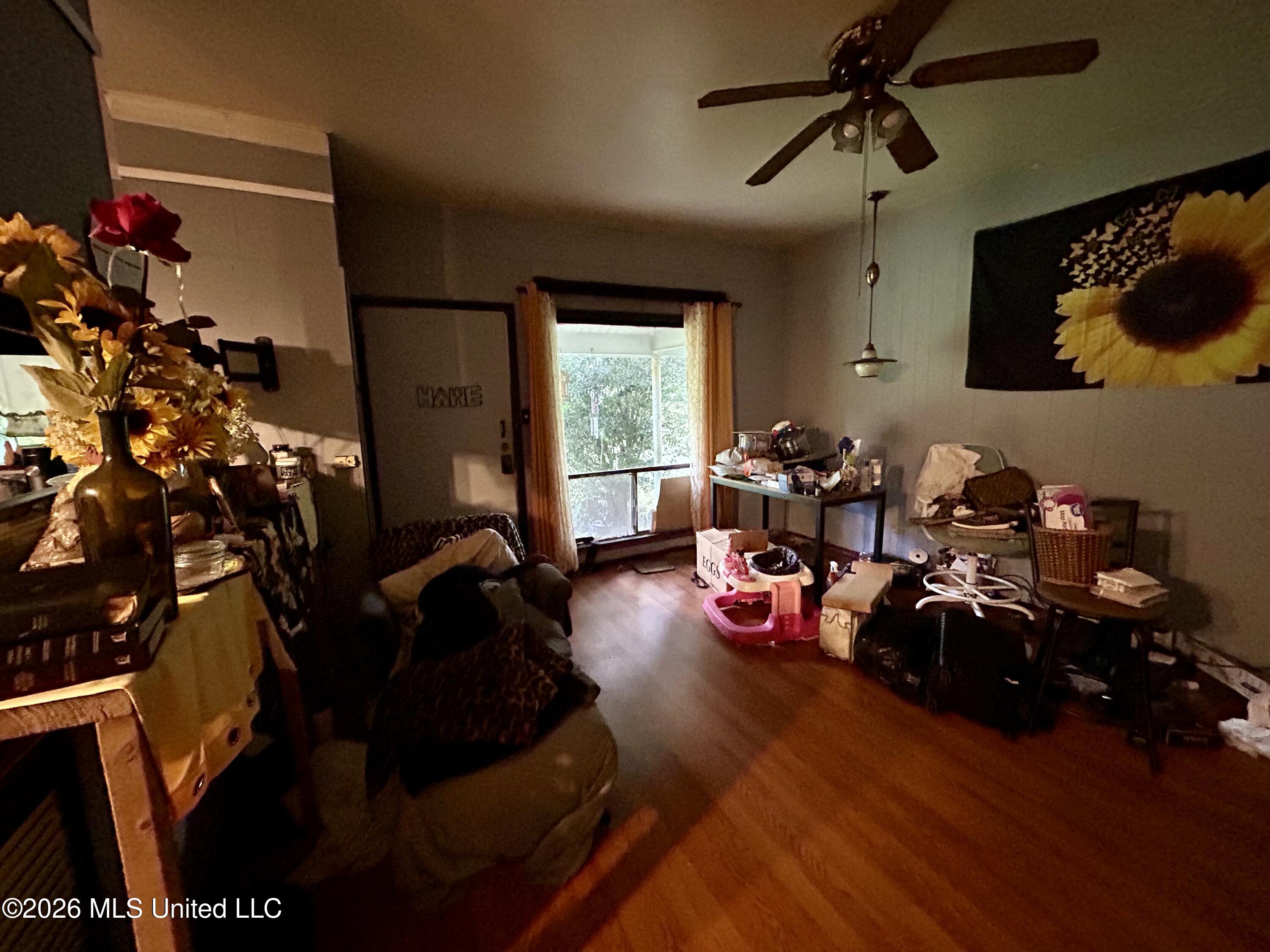915 White Street Property Photo 9