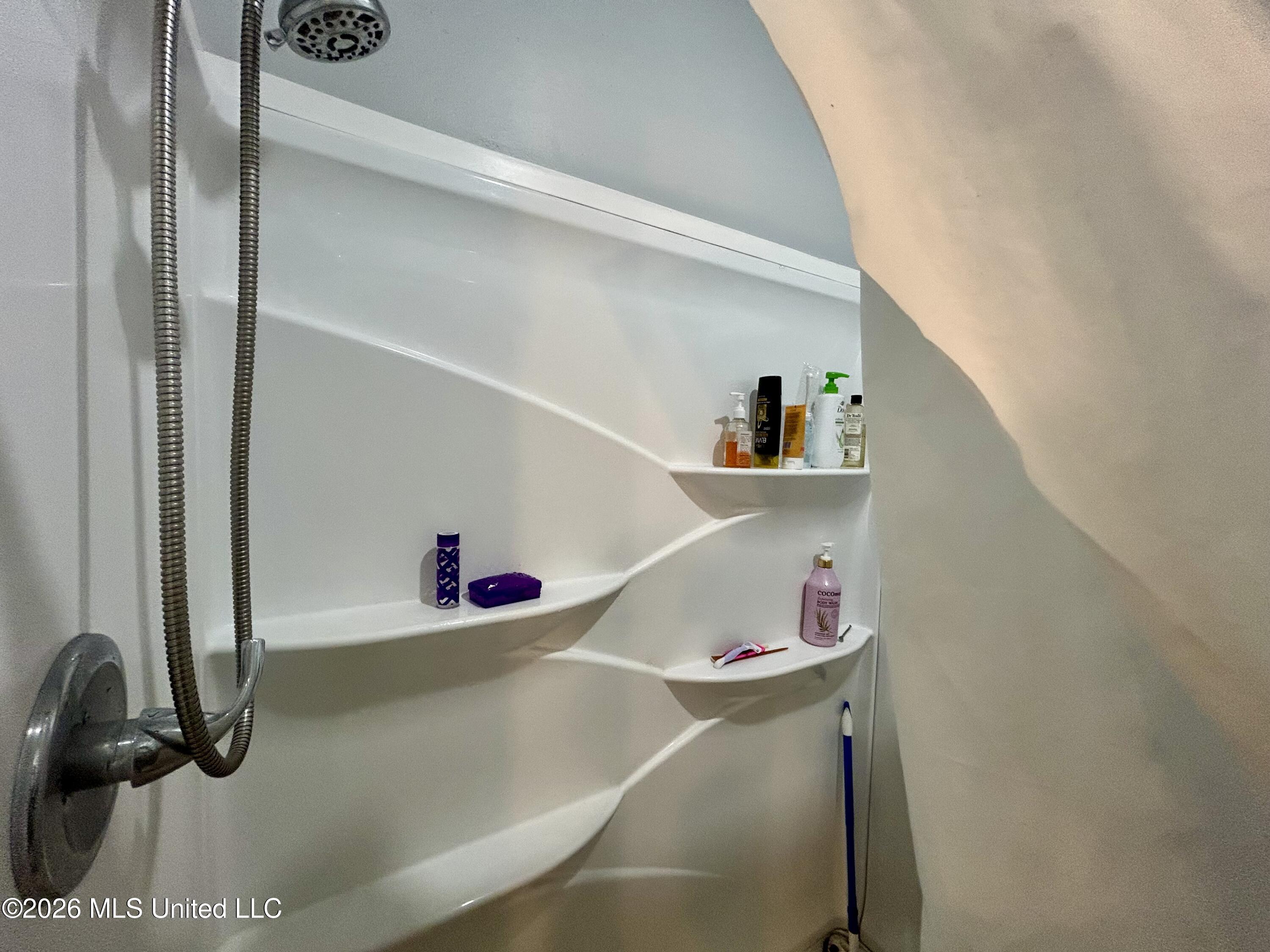 915 White Street Property Photo 10