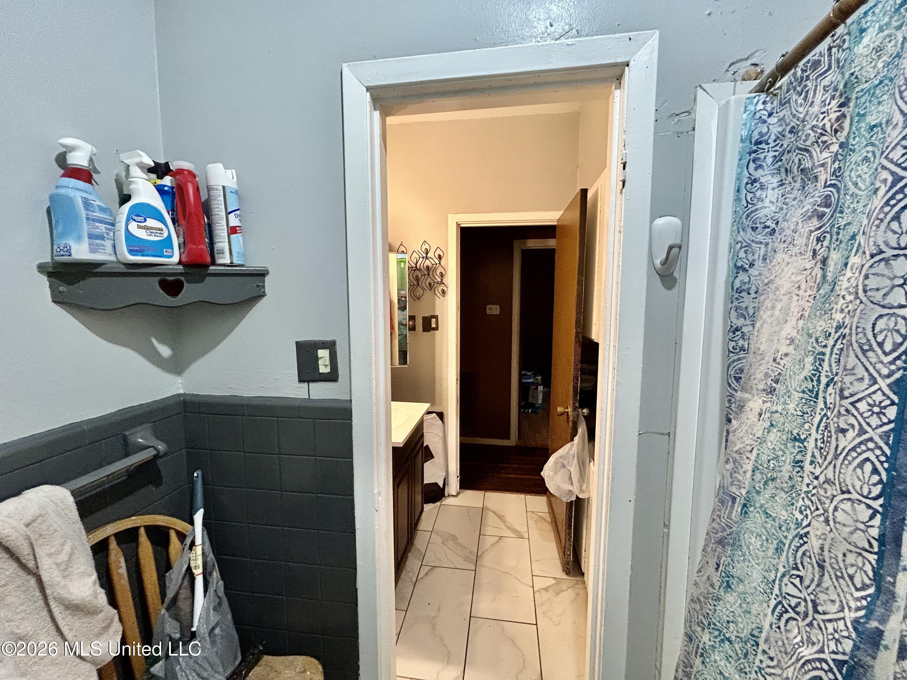 915 White Street Property Photo 12