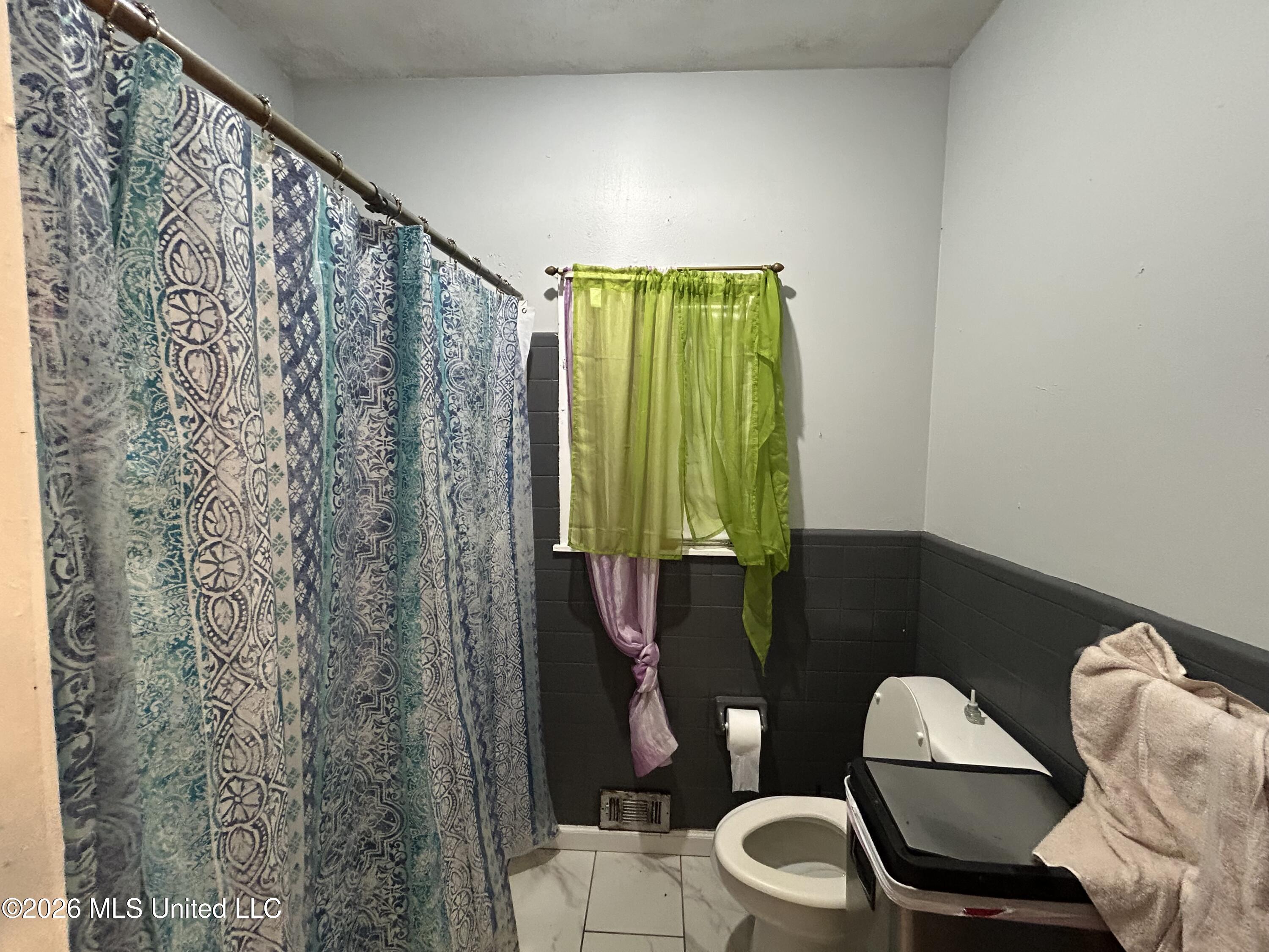 915 White Street Property Photo 13