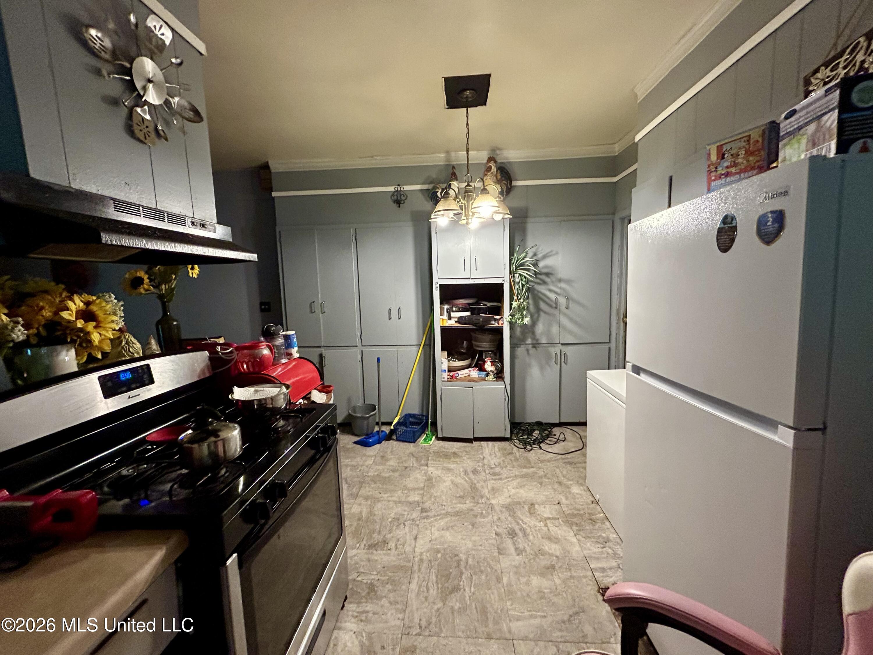 915 White Street Property Photo 14