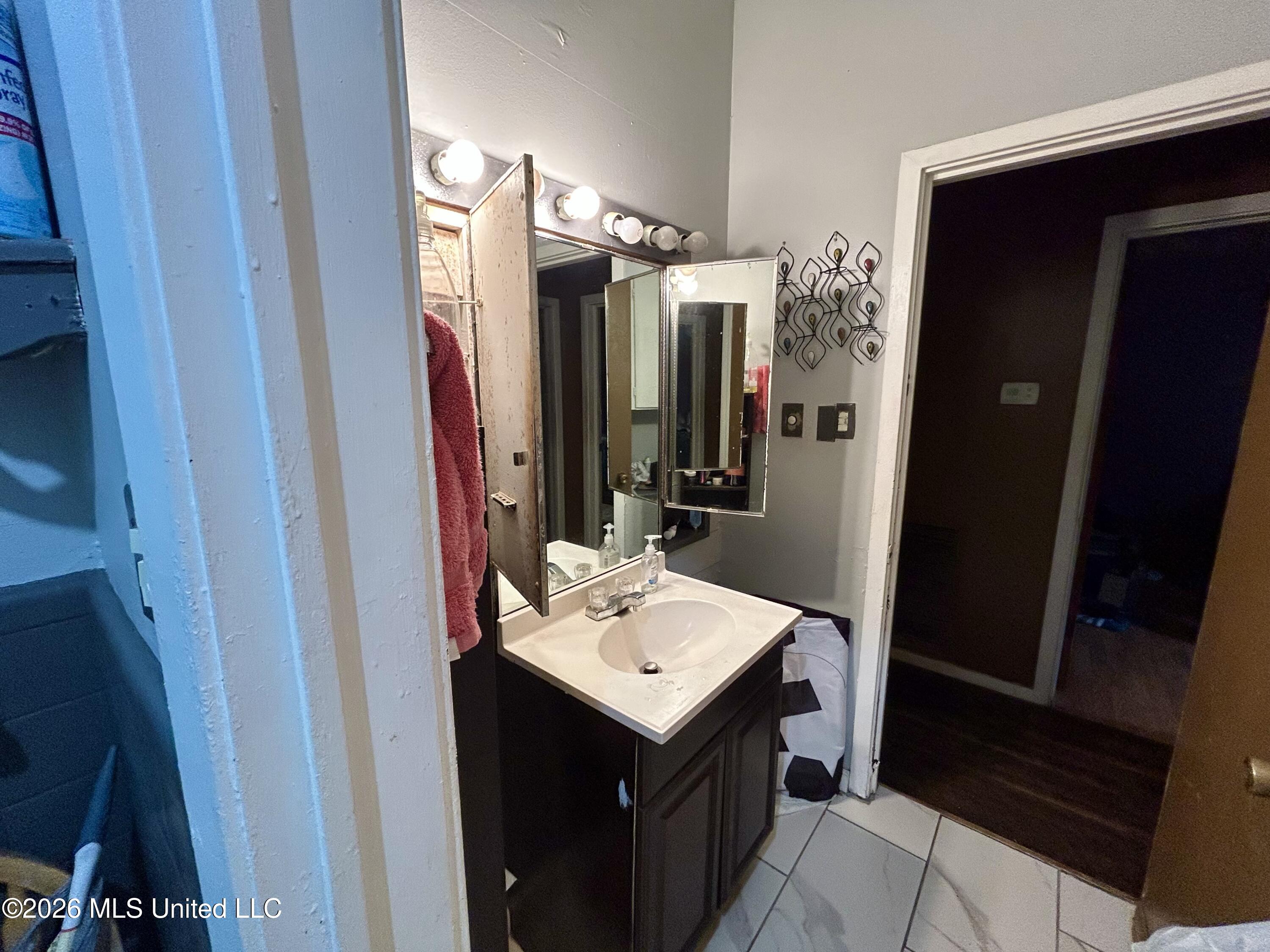 915 White Street Property Photo 15