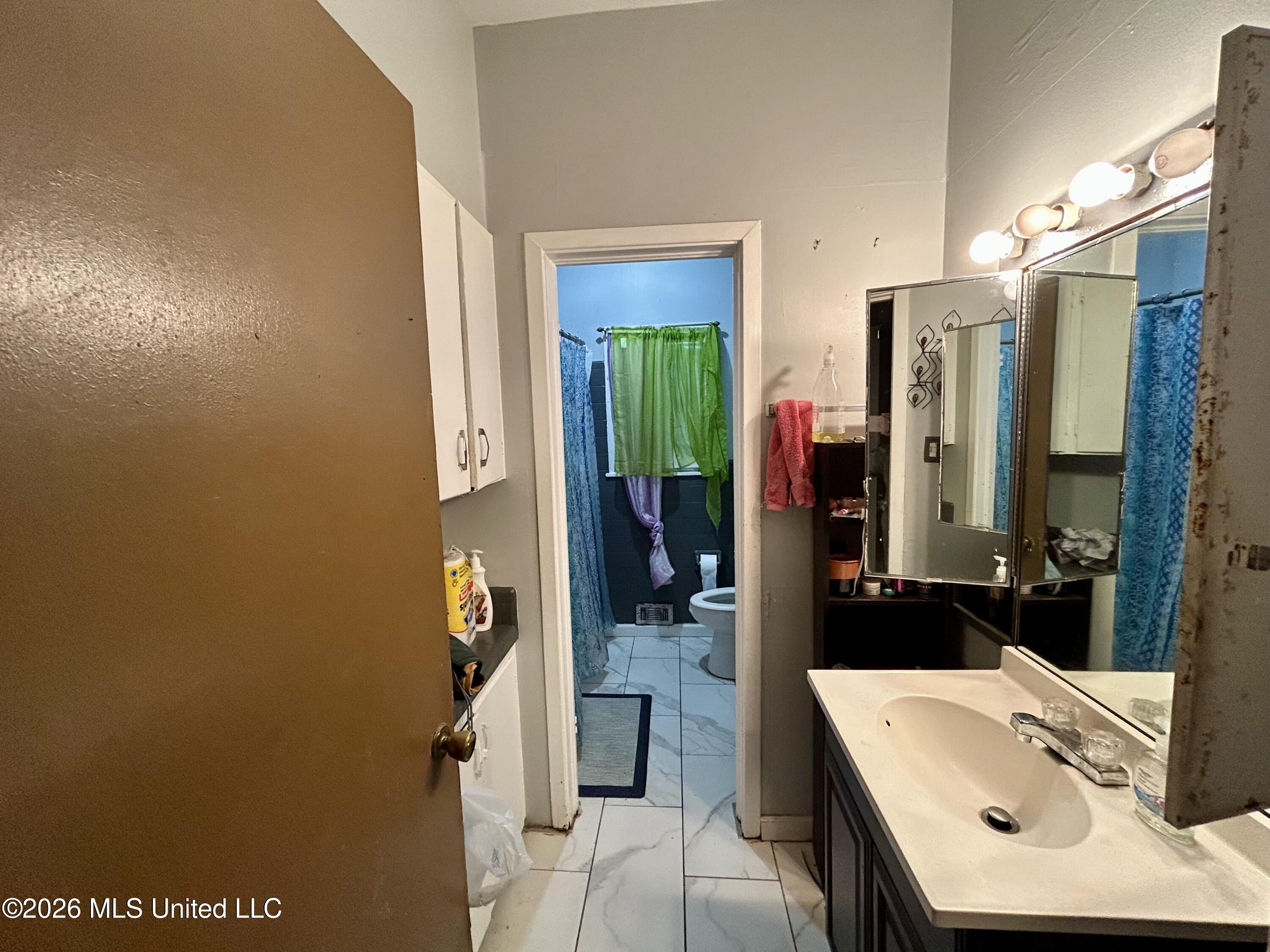 915 White Street Property Photo 16