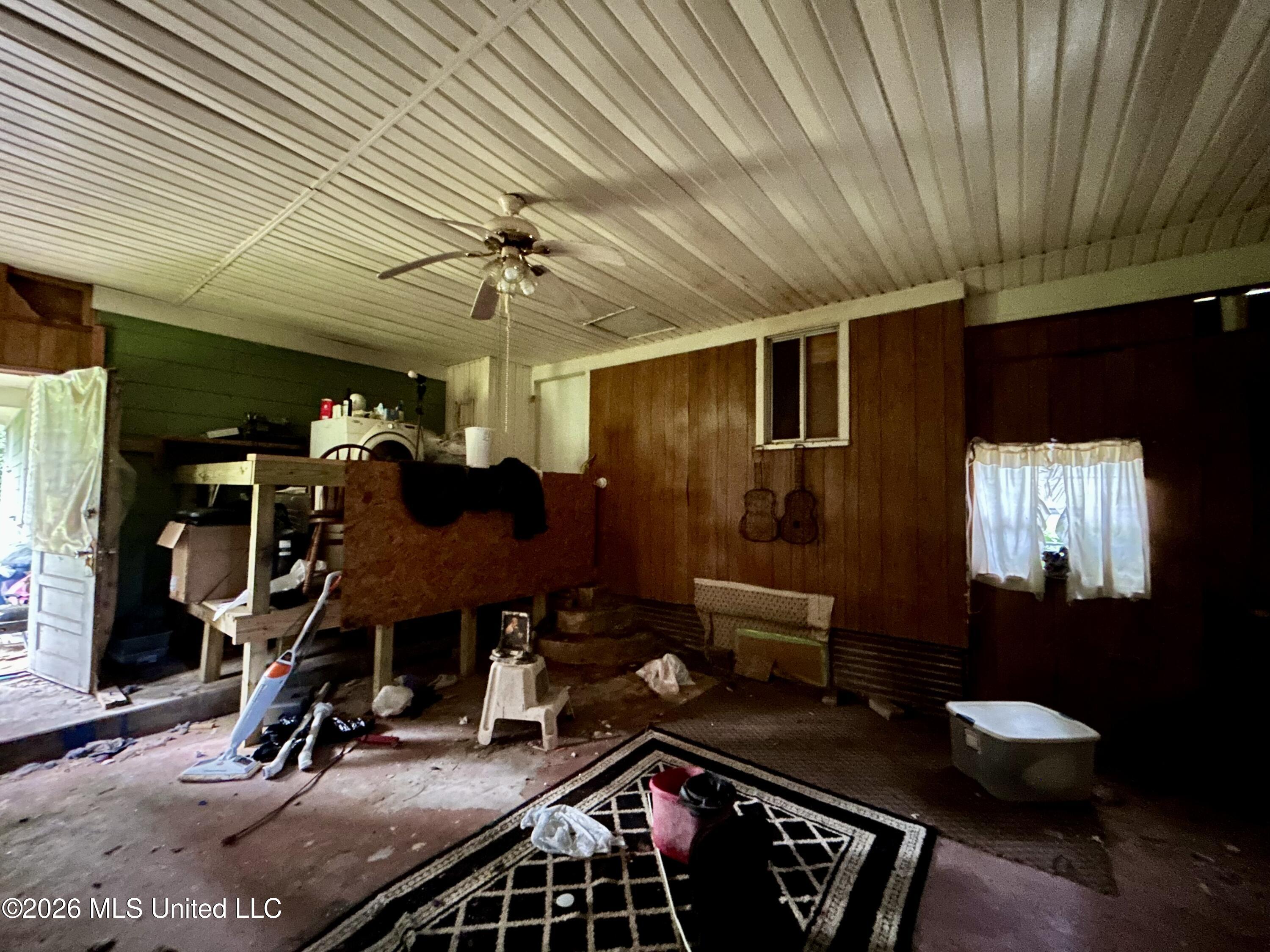 915 White Street Property Photo 18