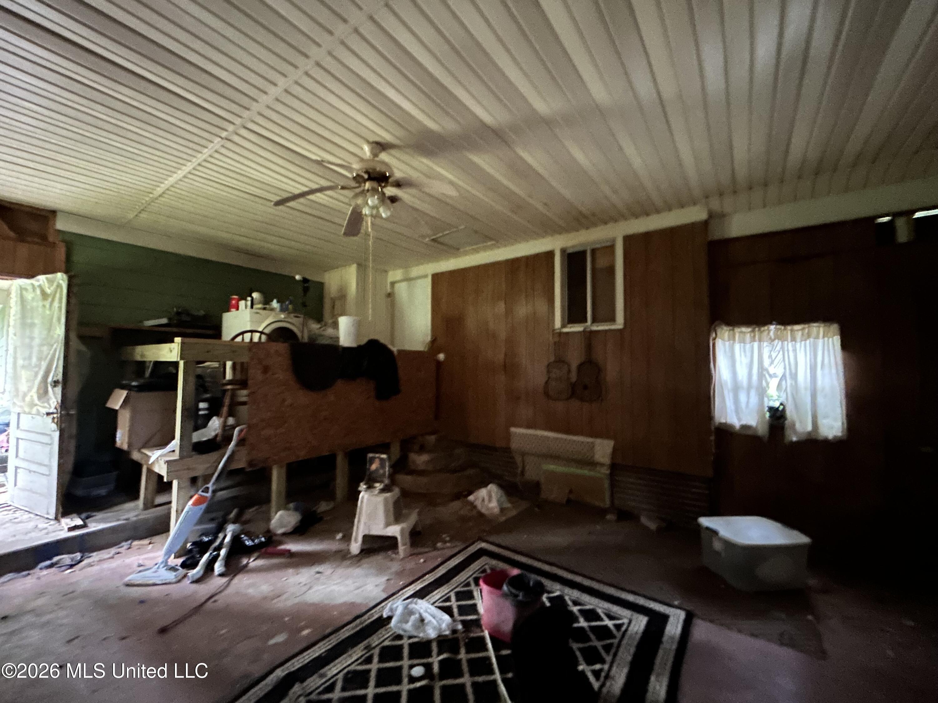 915 White Street Property Photo 19