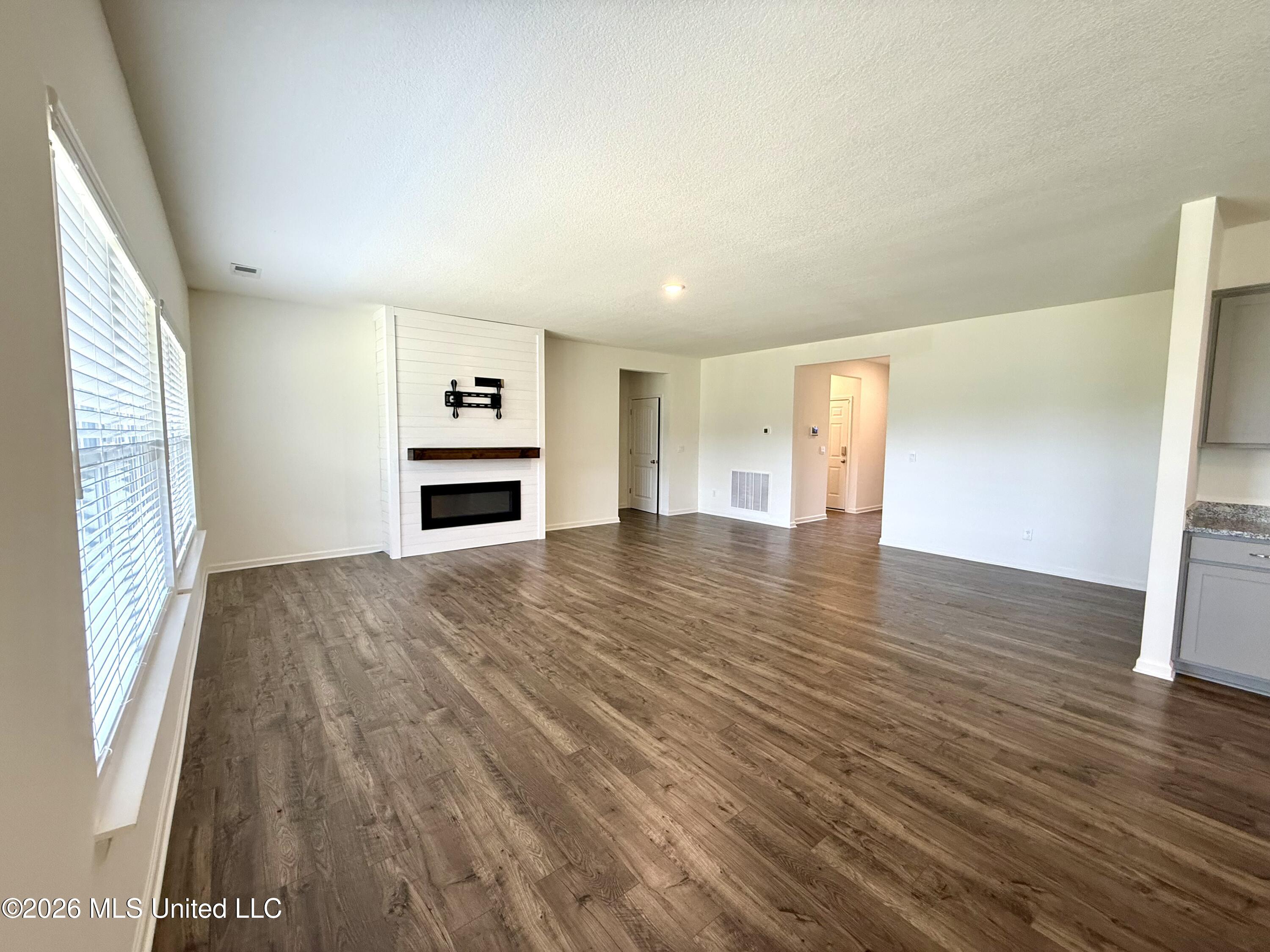 161 Twin Lakes Drive Property Photo 6