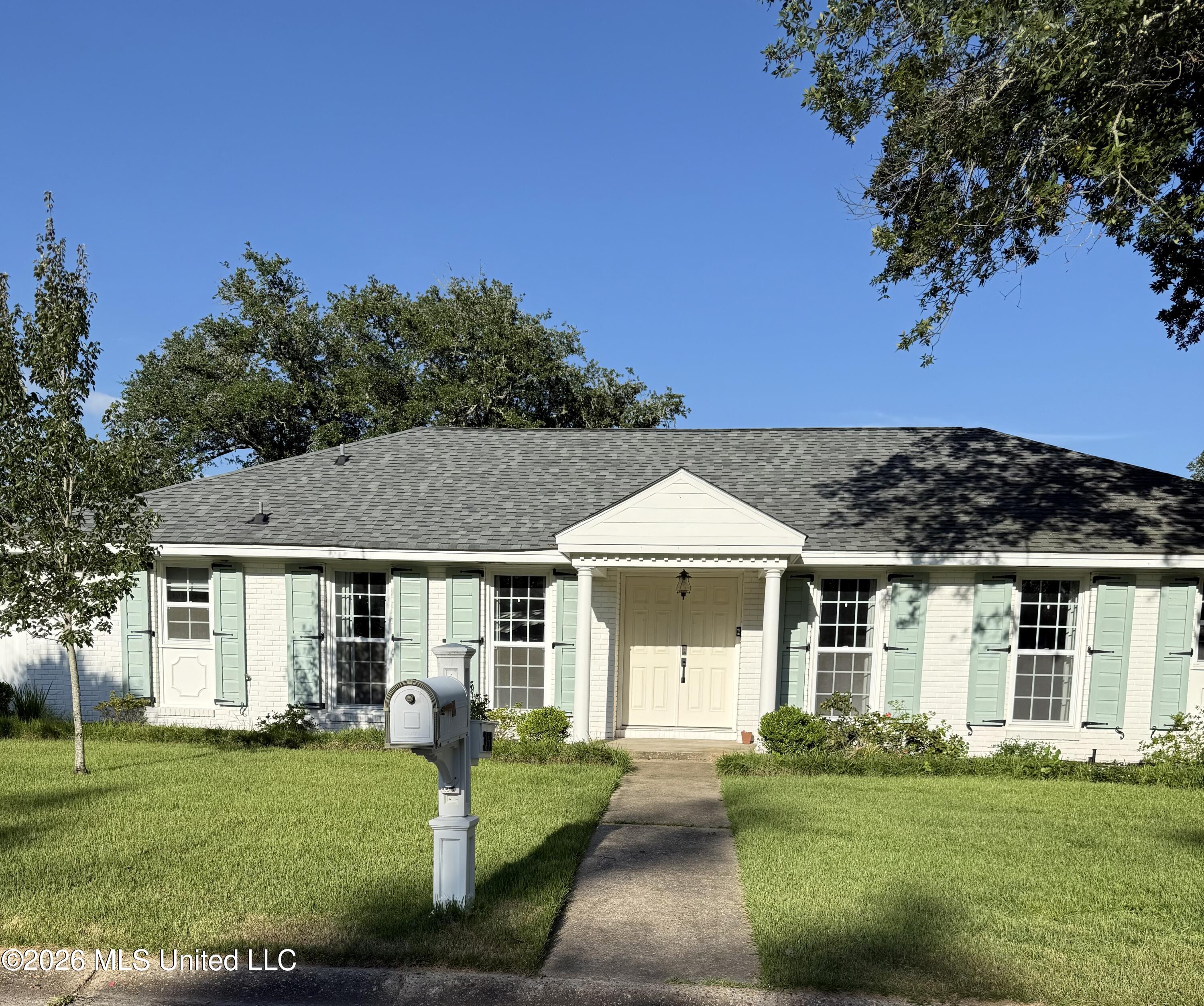 350 Southern Circle Property Photo 2