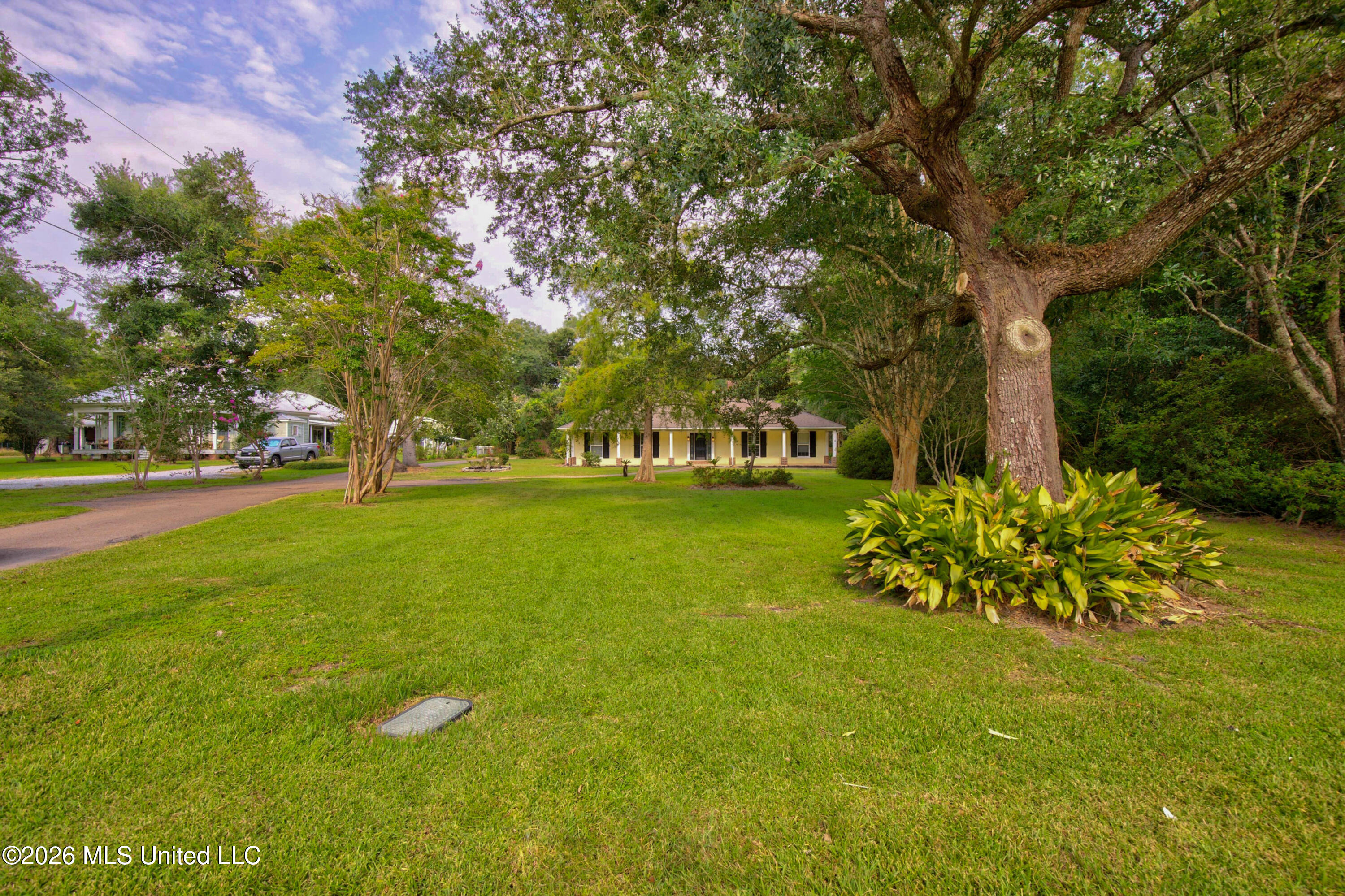 5068 Menge Avenue Property Photo 3