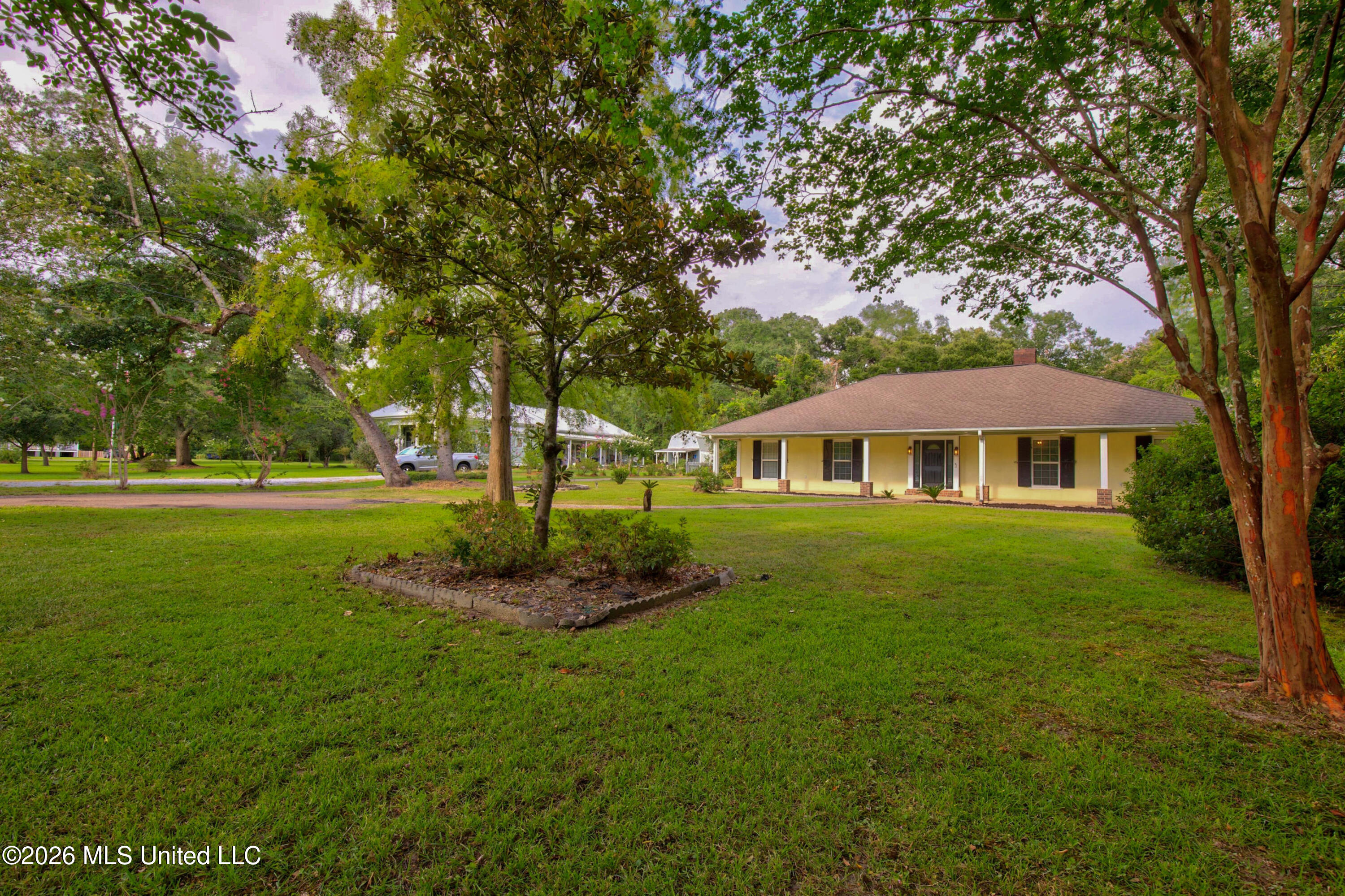 5068 Menge Avenue Property Photo 4
