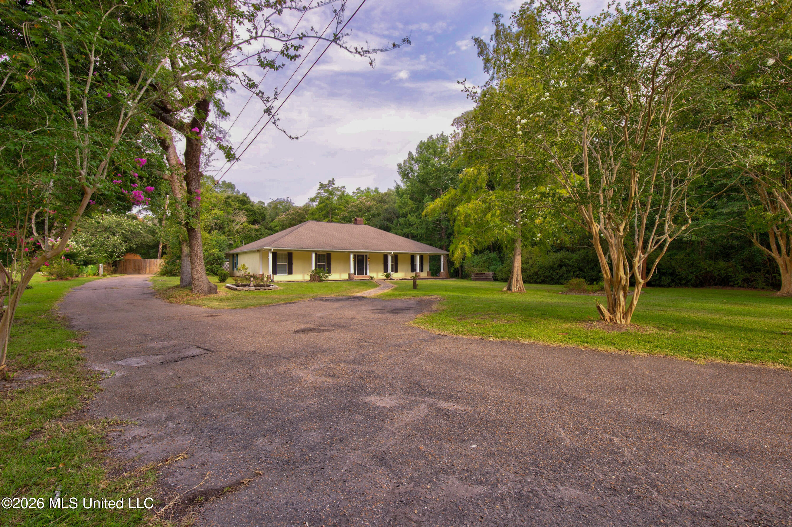 5068 Menge Avenue Property Photo 5