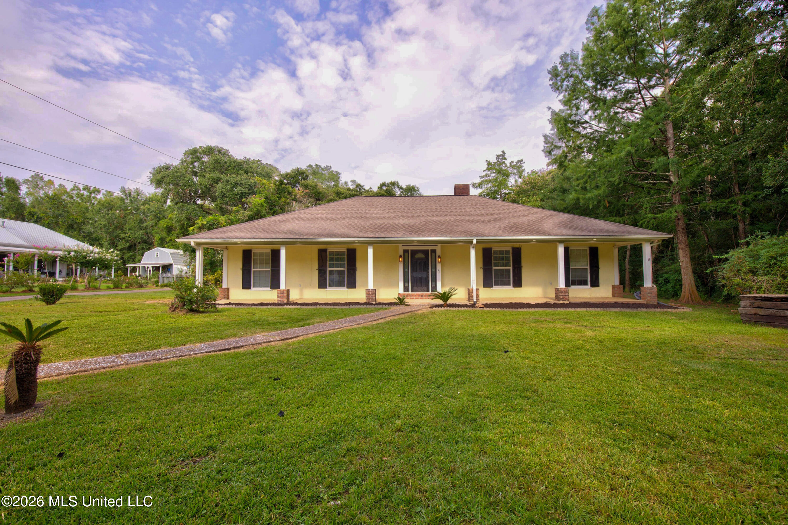 5068 Menge Avenue Property Photo 6