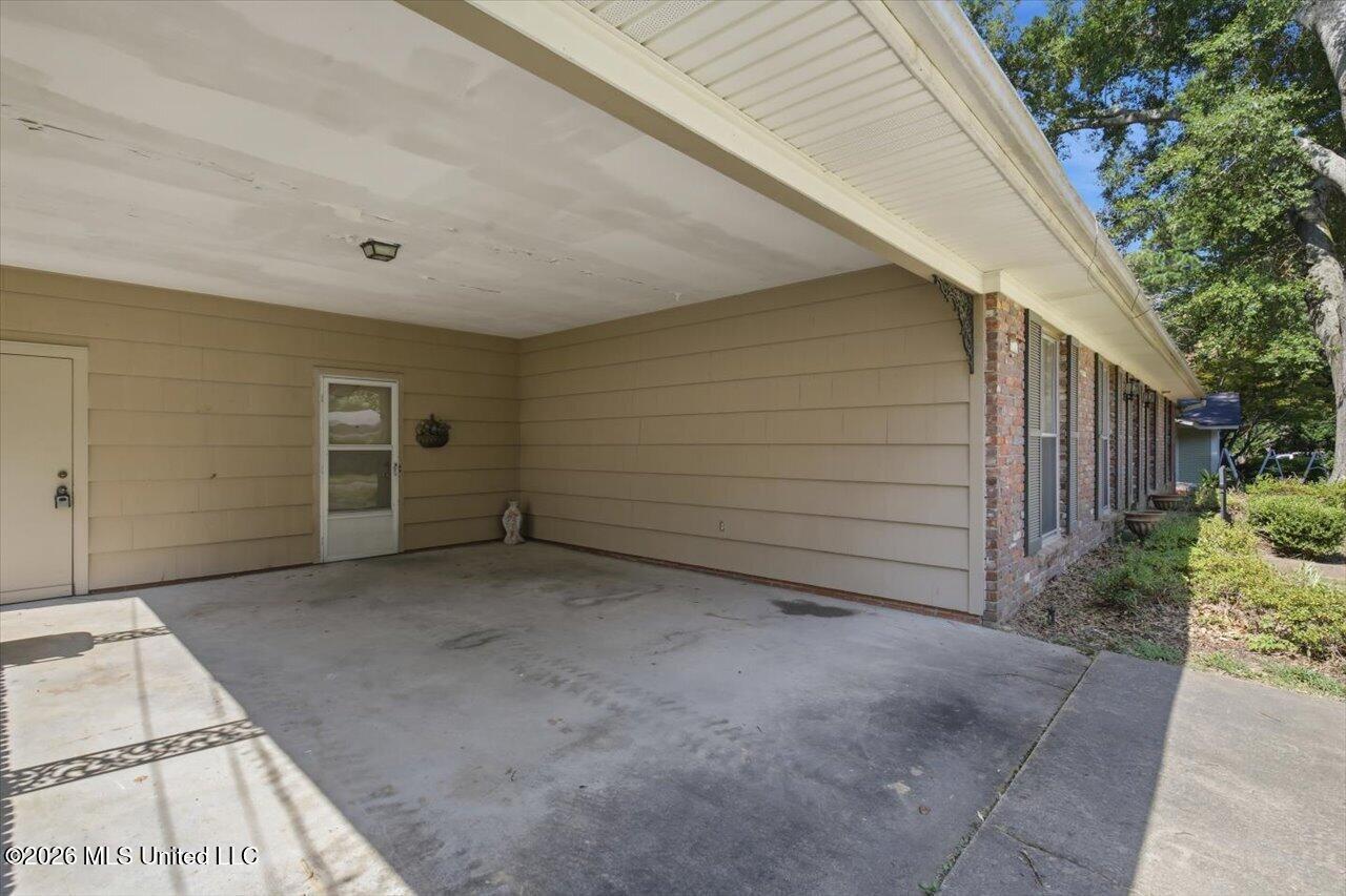 5227 Saratoga Drive Property Photo 8