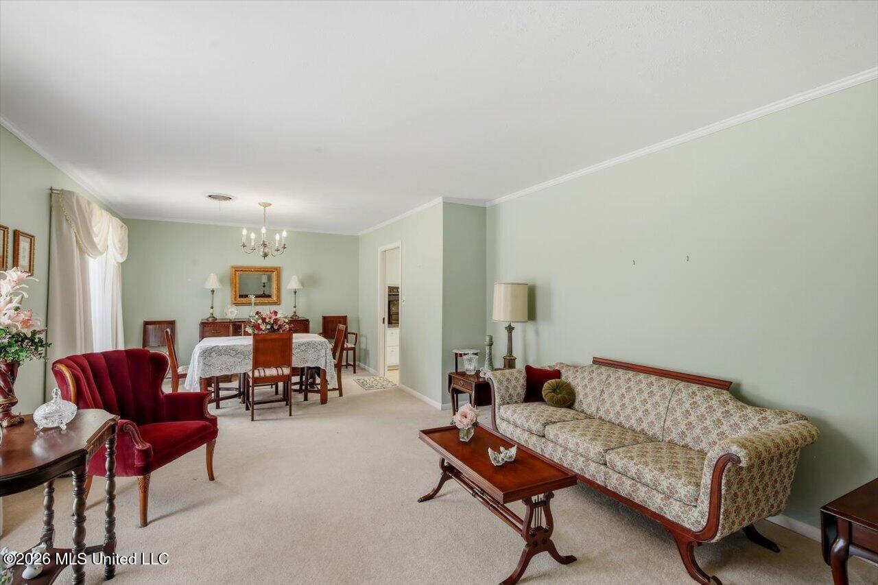 5227 Saratoga Drive Property Photo 16