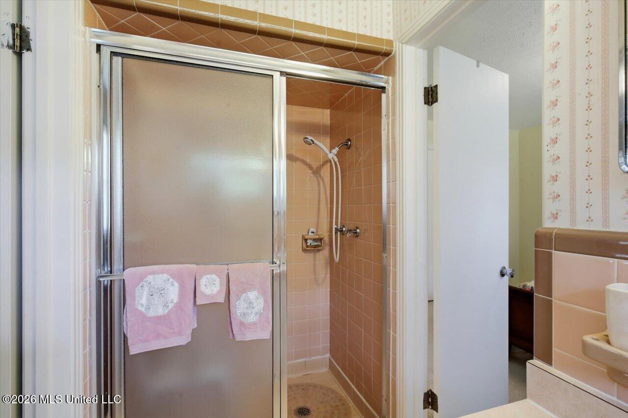 5227 Saratoga Drive Property Photo 37