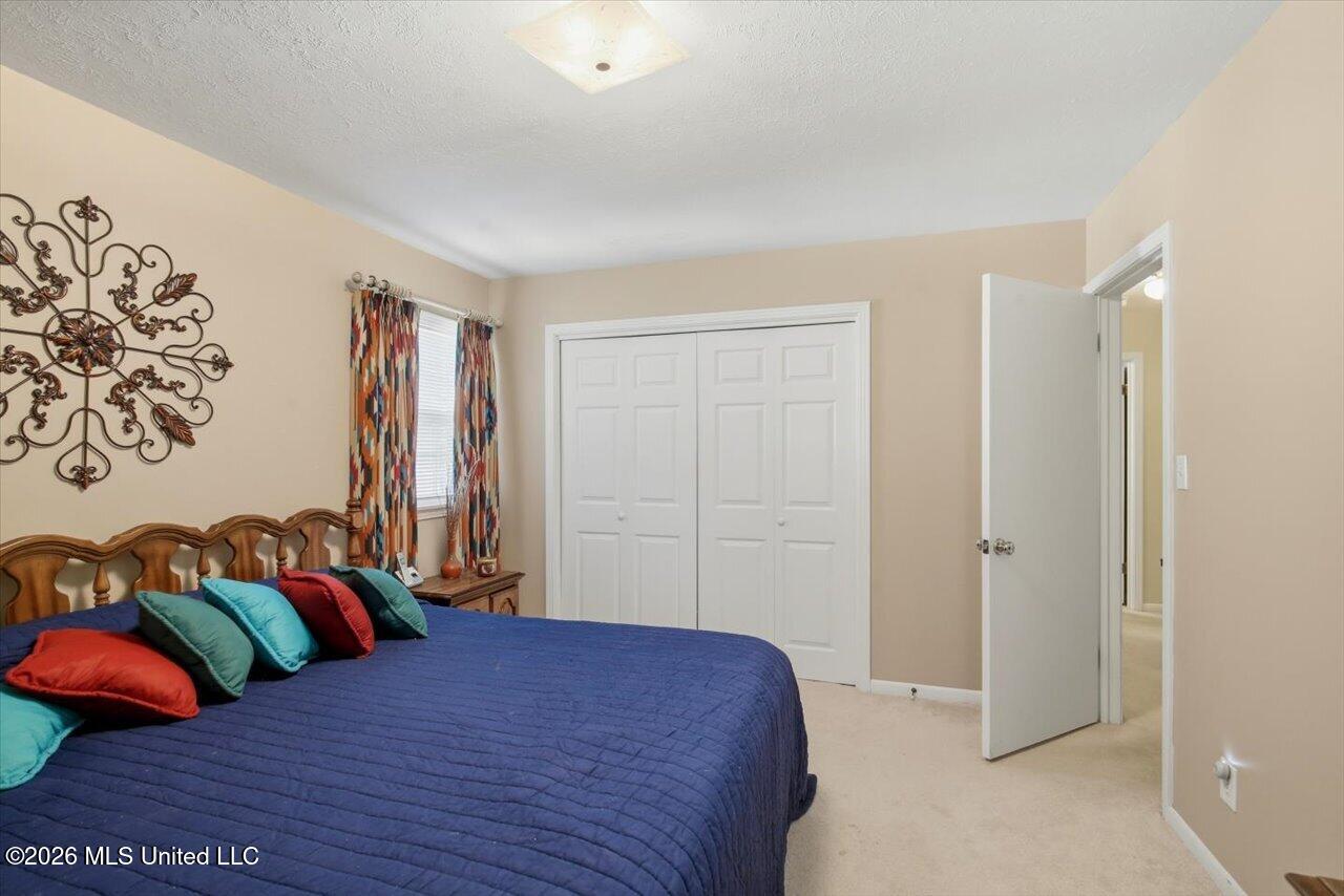 5227 Saratoga Drive Property Photo 39