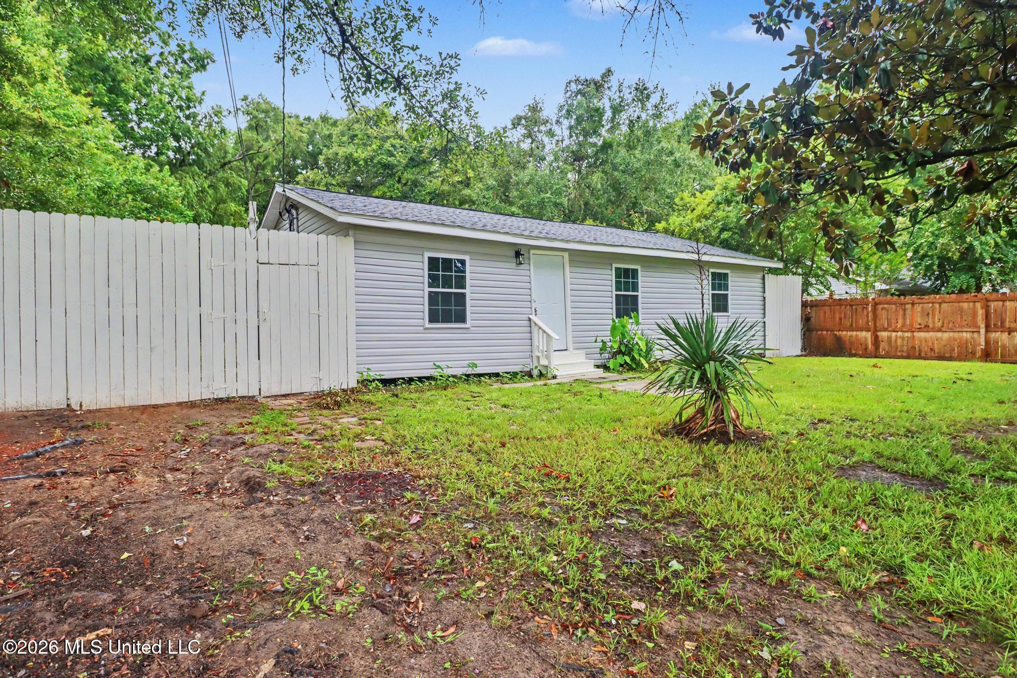 3914 Liverpool Avenue Property Photo 2