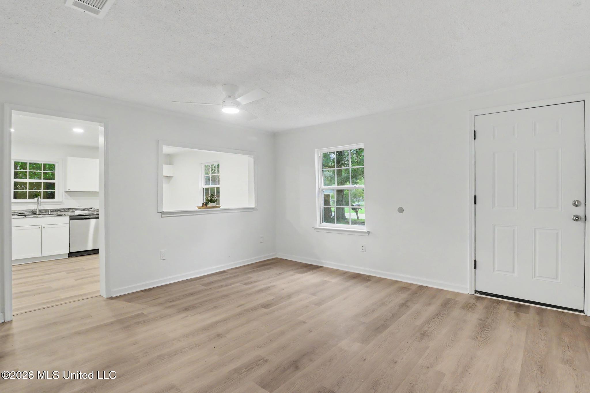 3914 Liverpool Avenue Property Photo 3