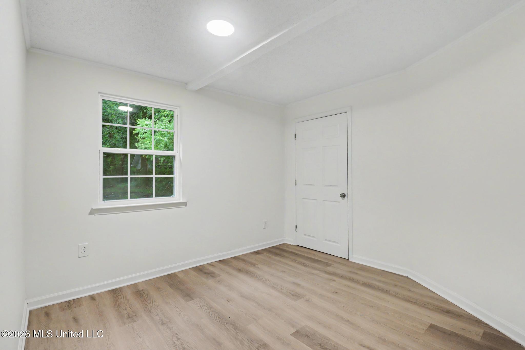 3914 Liverpool Avenue Property Photo 4