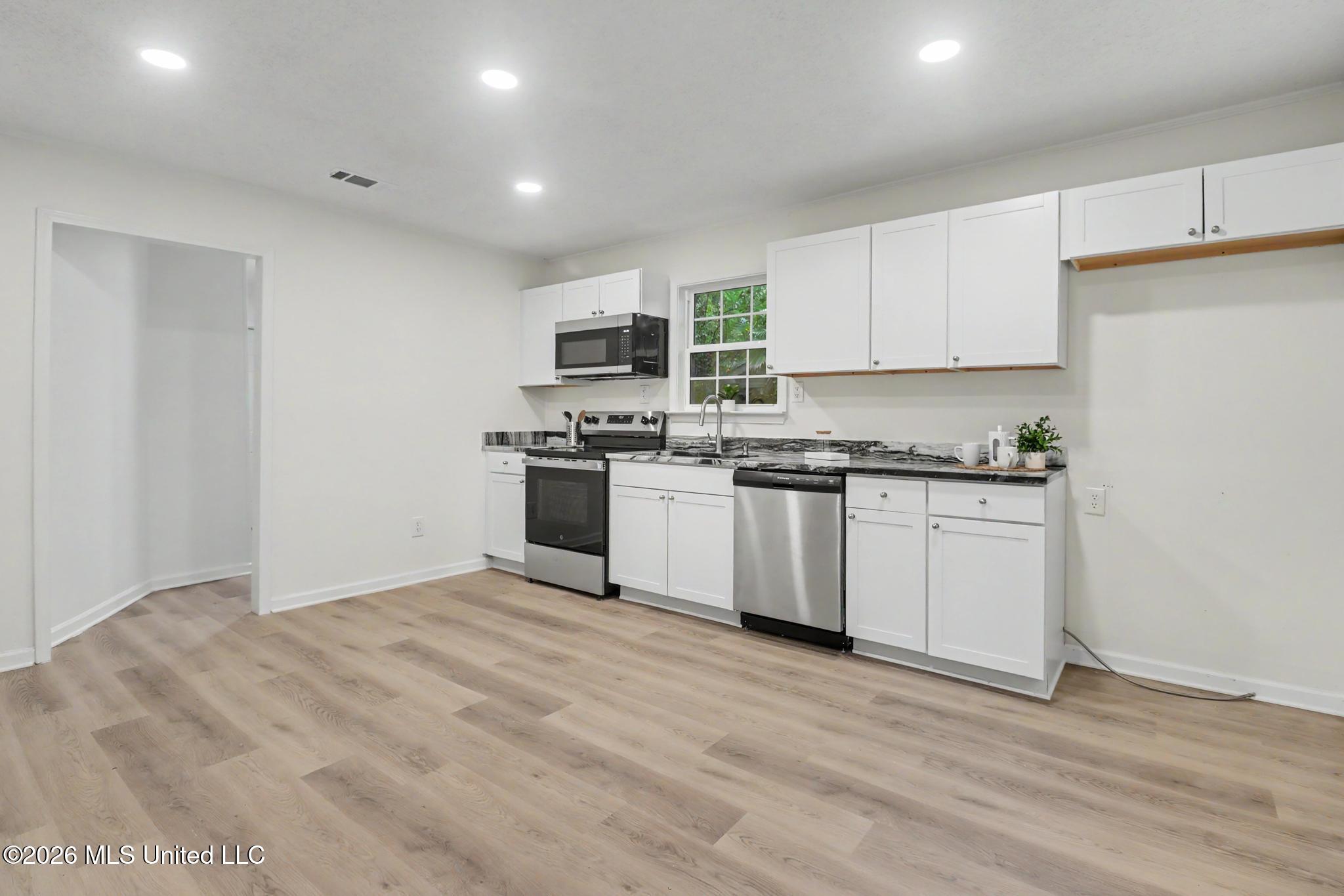 3914 Liverpool Avenue Property Photo 9