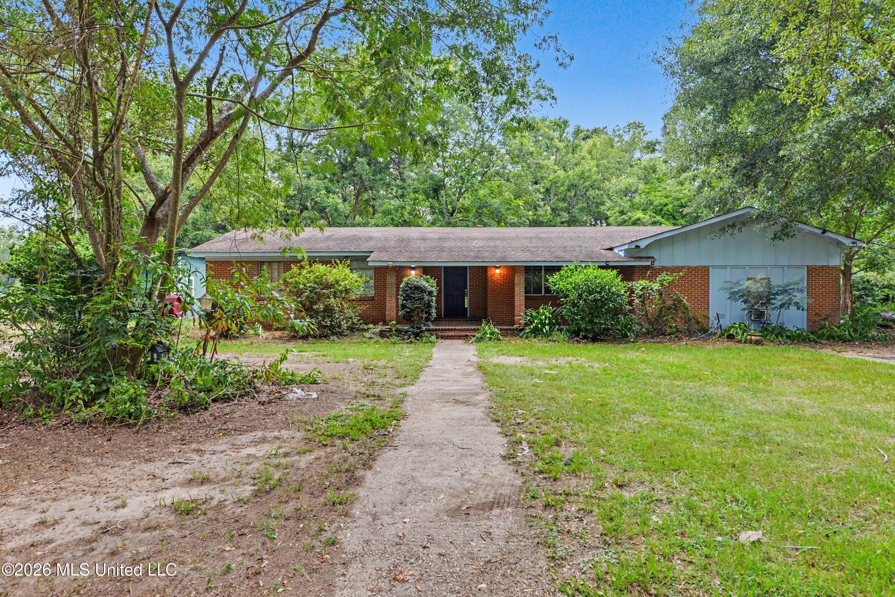 2147 Hwy 613 Property Photo 1