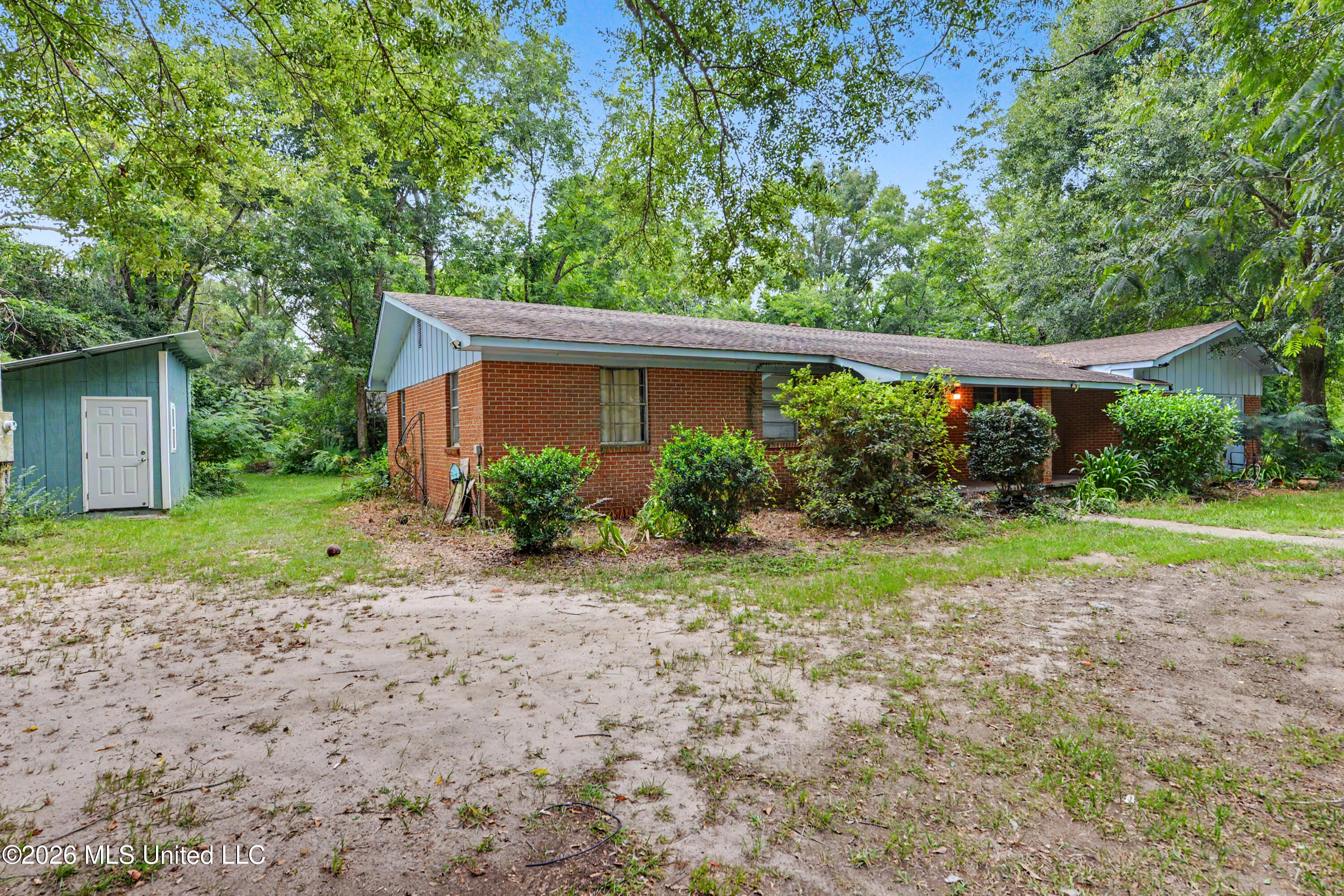 2147 Hwy 613 Property Photo 2
